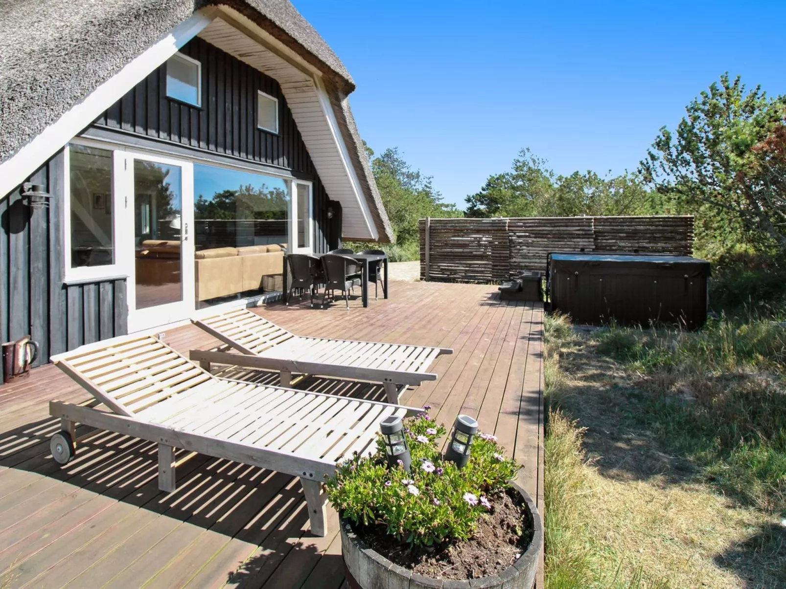 "Edvi" - 1.6km from the sea-Outside