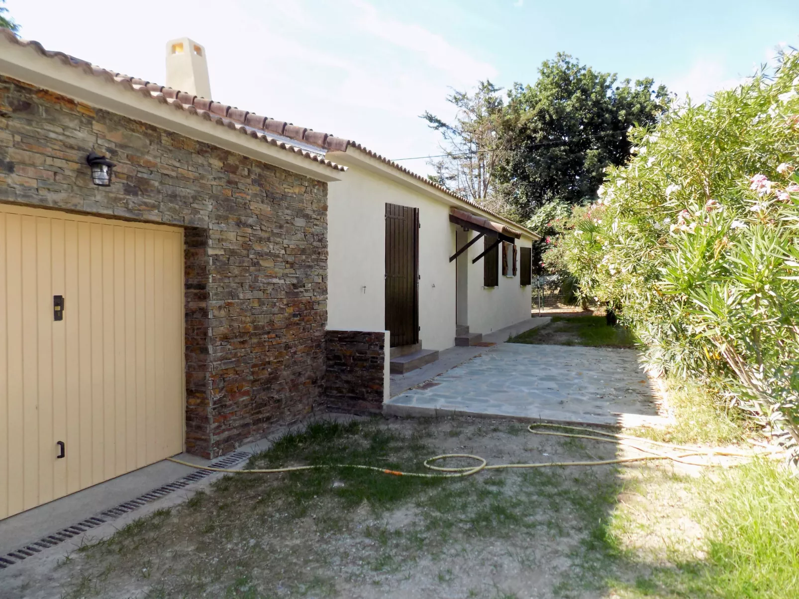 Agula Marina-Outside