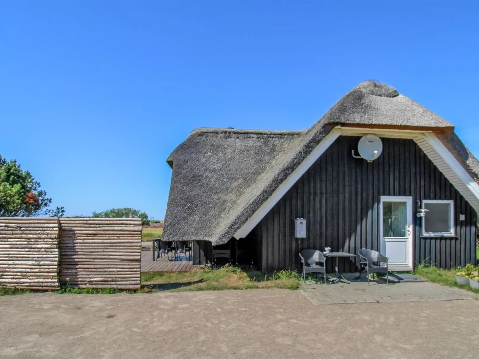 "Edvi" - 1.6km from the sea-Outside