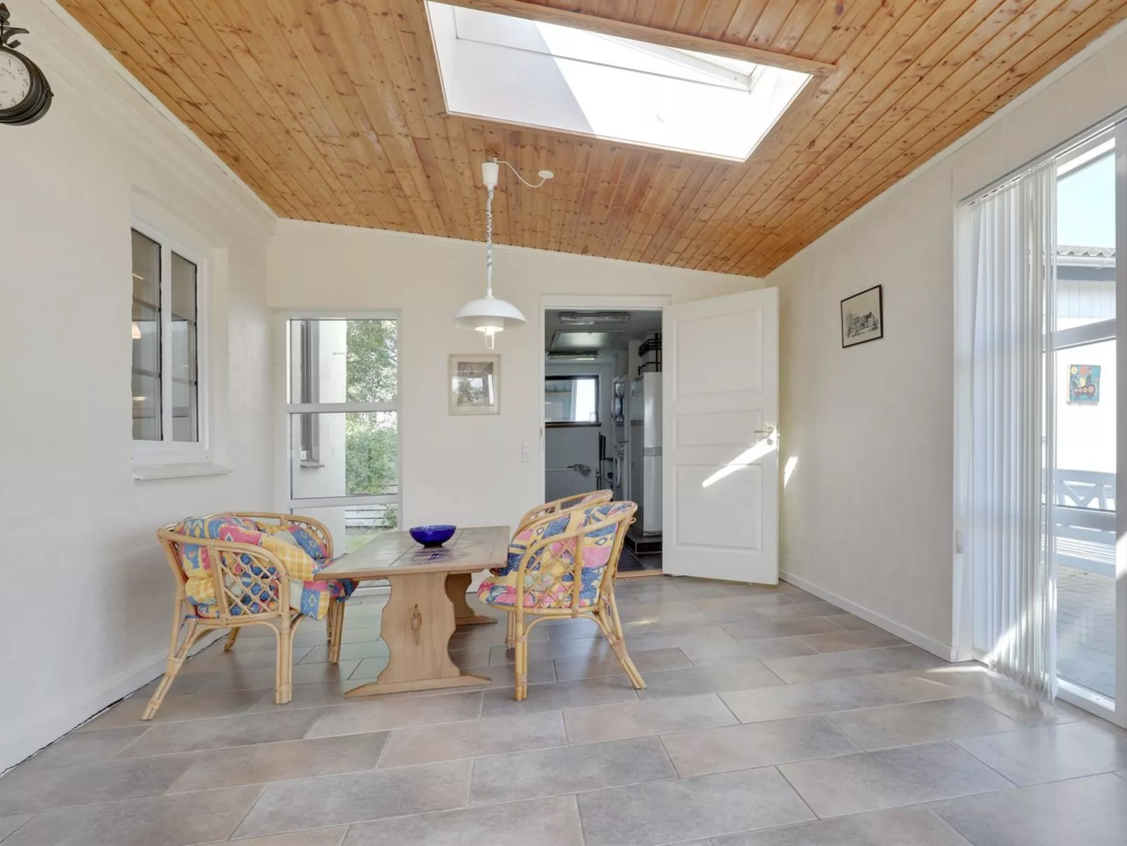 "Nilia" - 3.5km from the sea-Inside