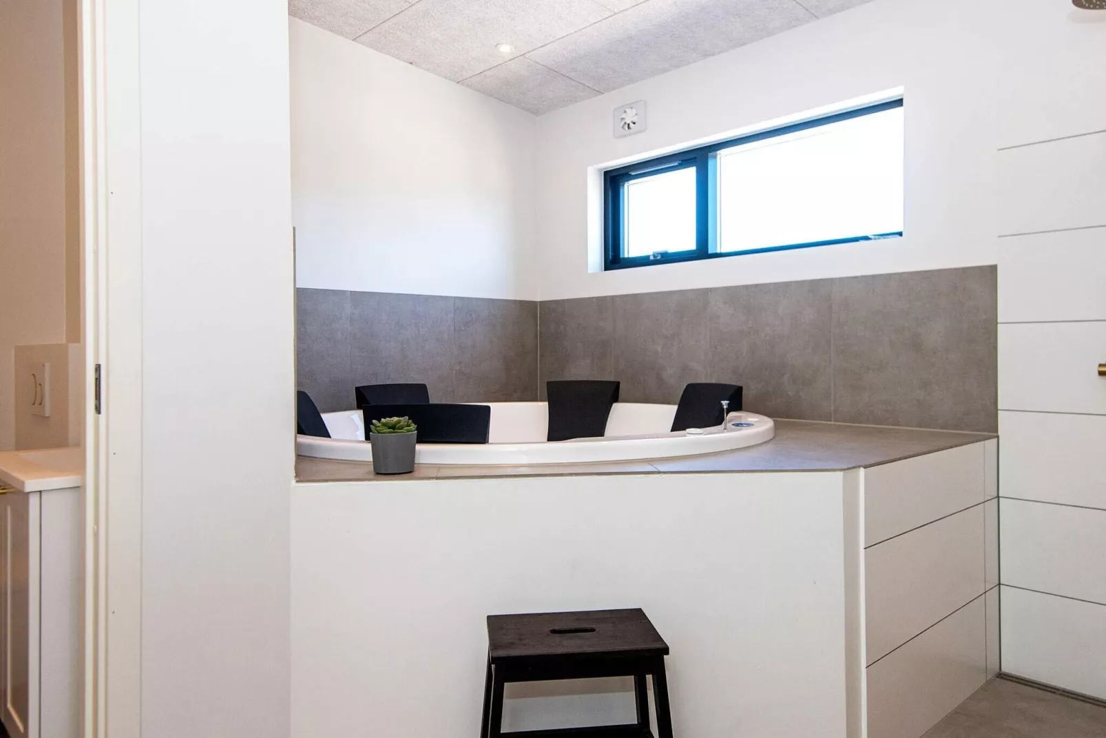 16 person holiday home in Glesborg-Indoor