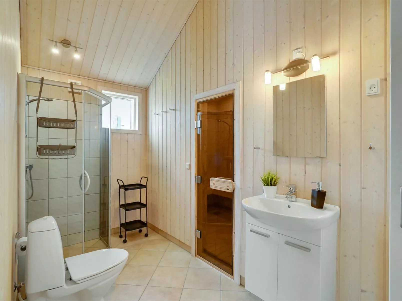 "Henriete" - 3.5km from the sea-Inside