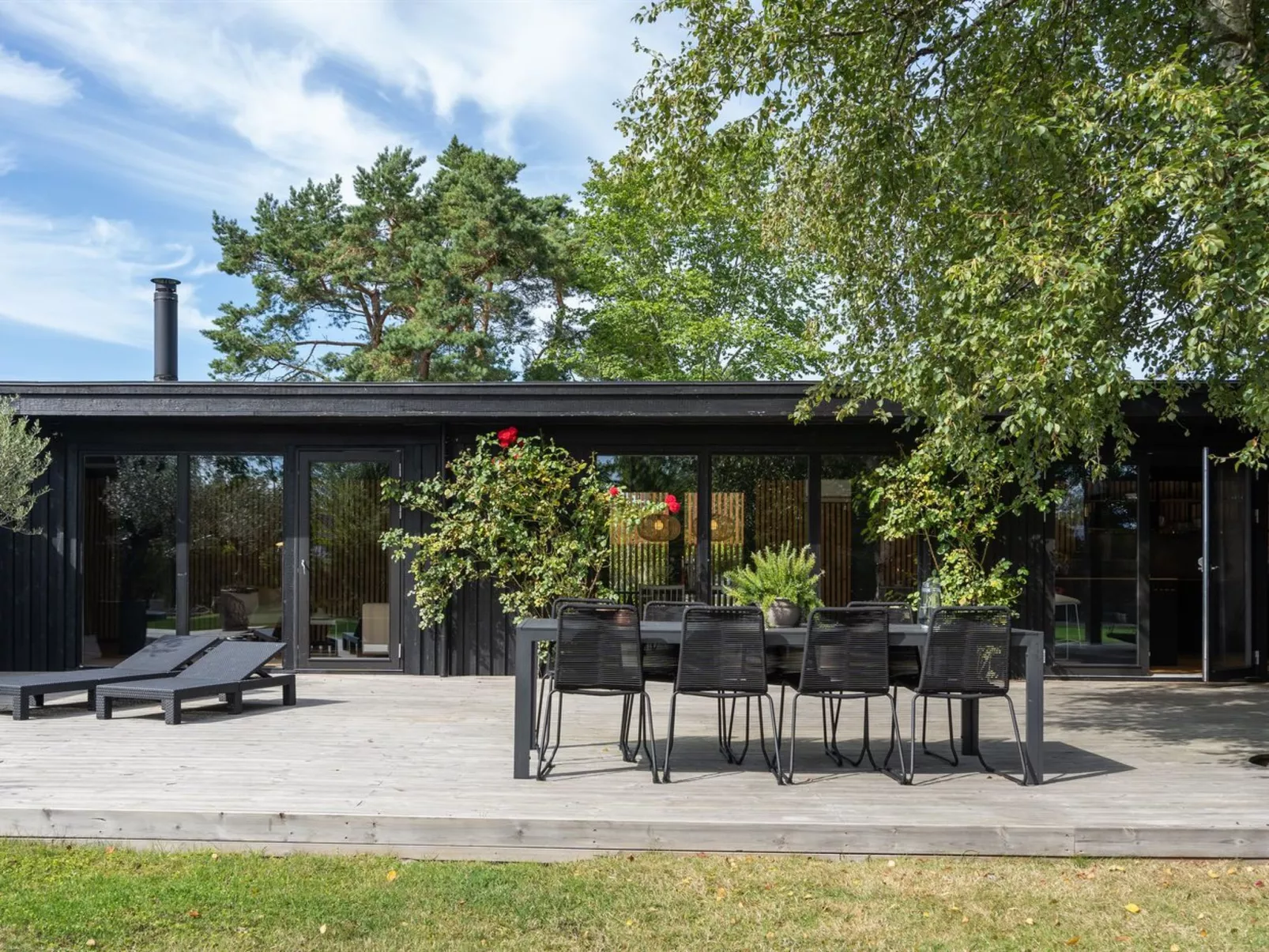 "Hævnir" - 1km from the sea-Inside