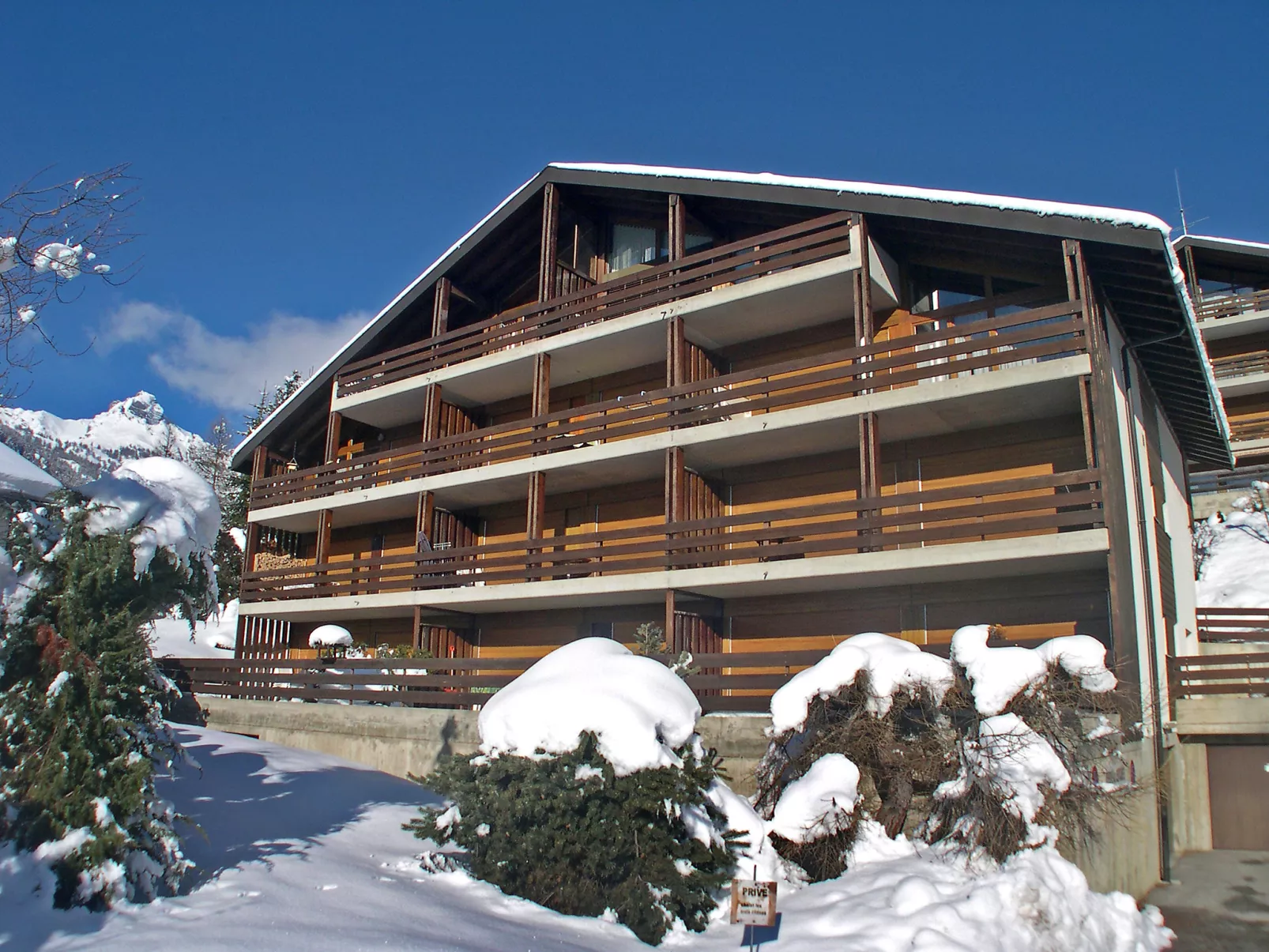 Centaure B RI 1-Outside