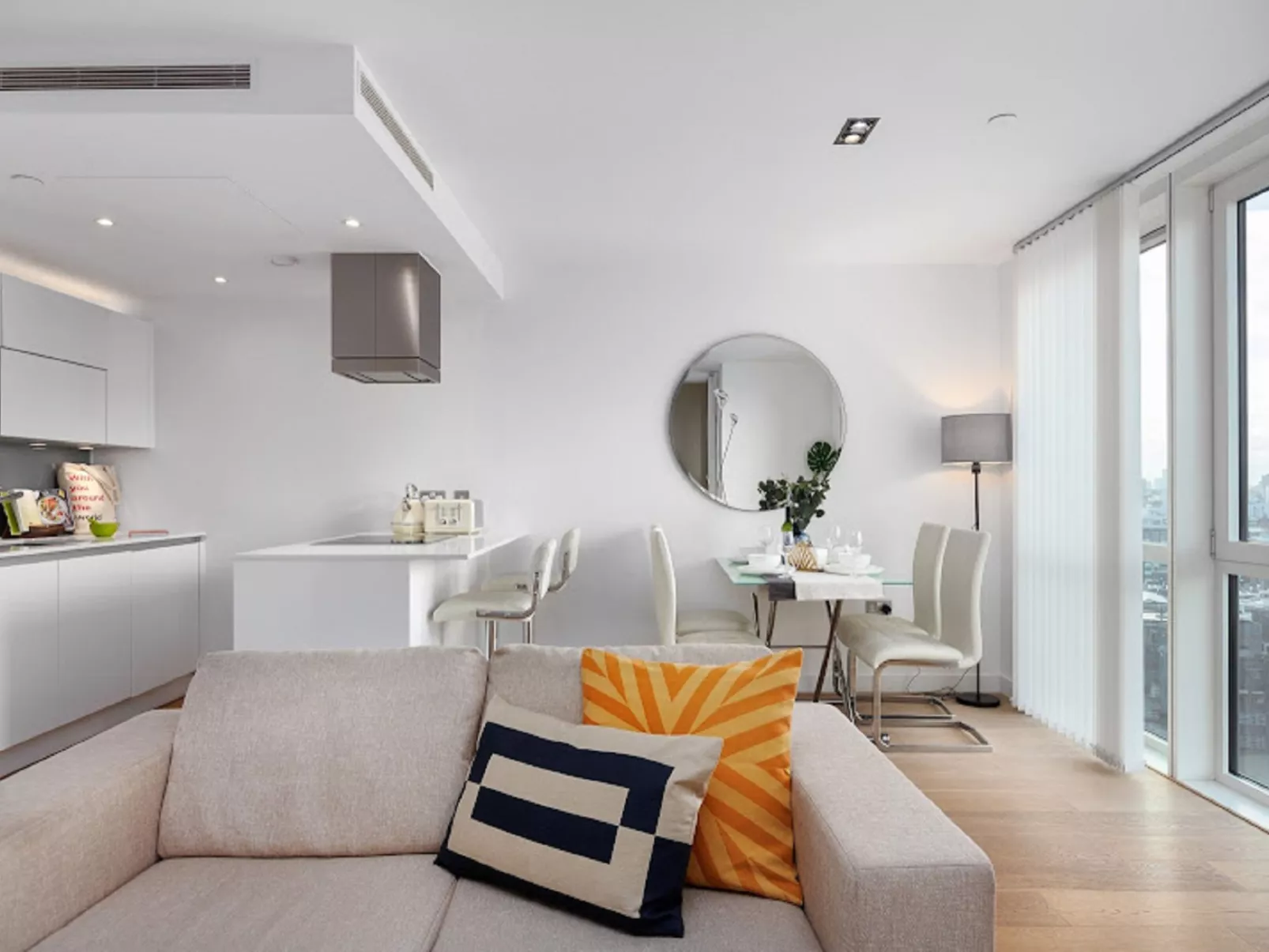 Avant-Garde, Shoreditch-Inside