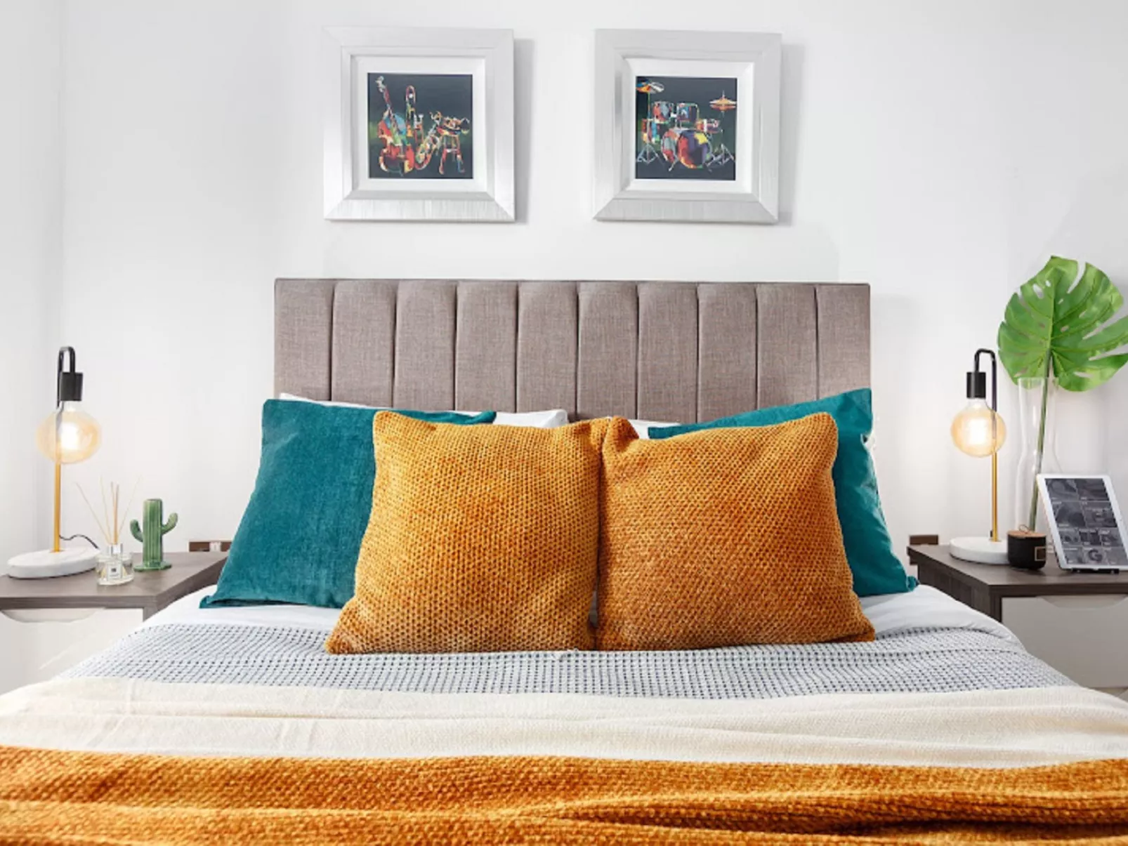 Avant-Garde, Shoreditch-Inside