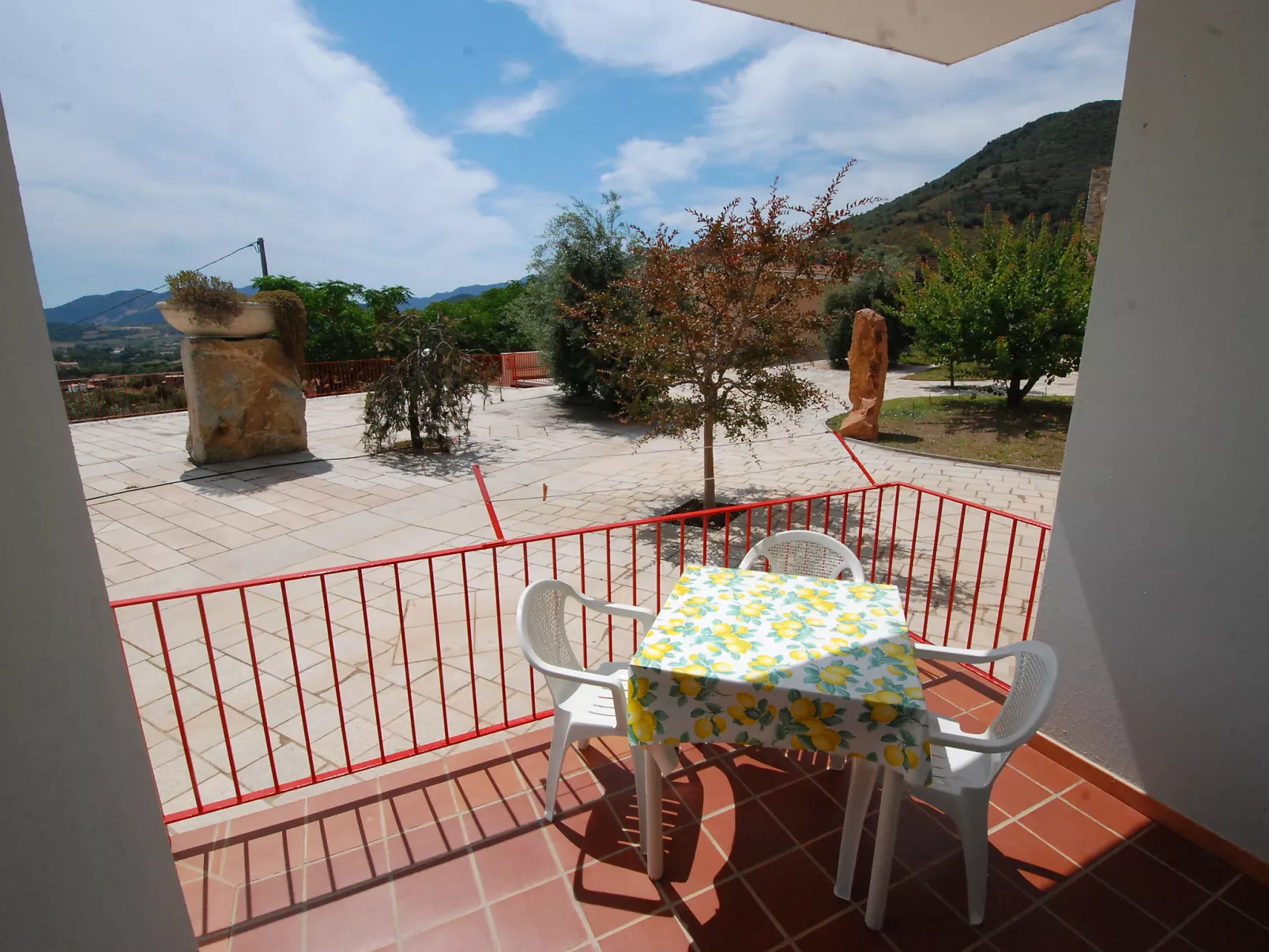 Is Murtas-Outside