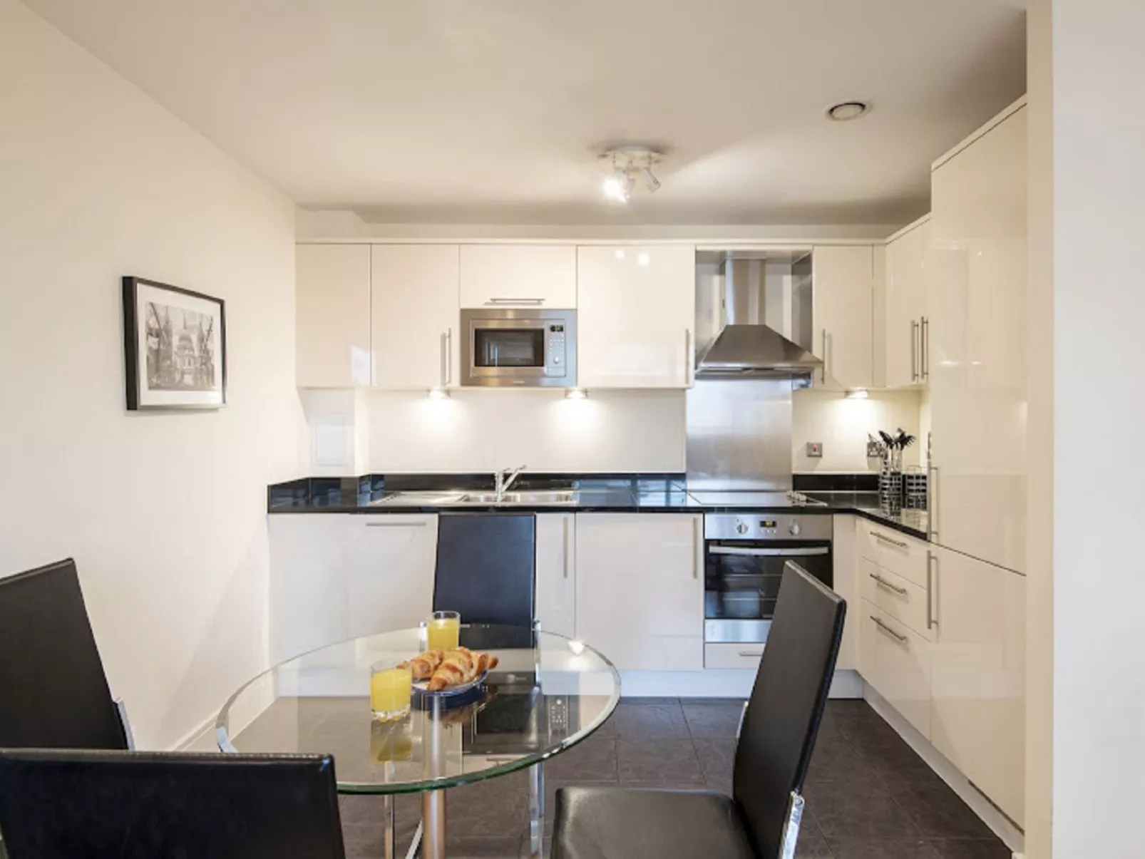 Great Suffolk Street, Waterloo-Inside