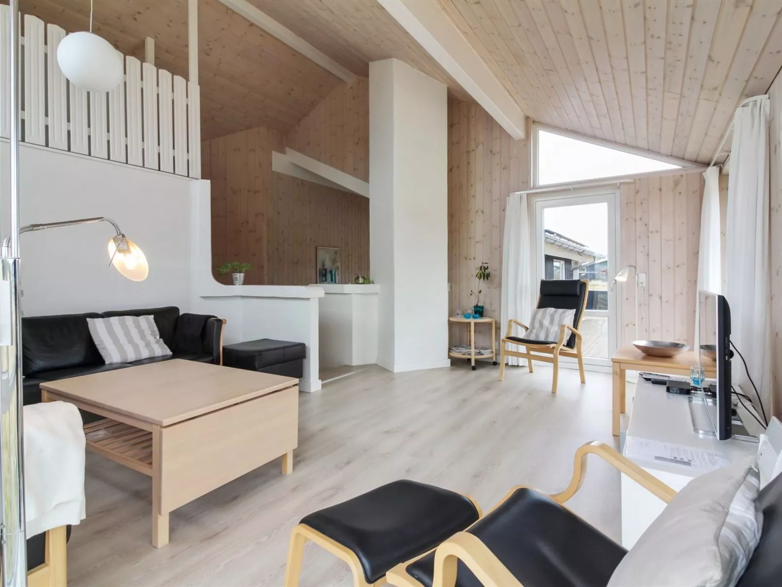 "Huno" - 400m from the sea-Inside
