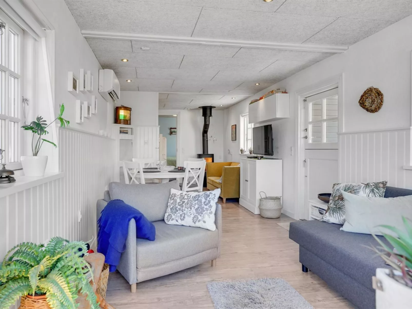 "Sazur" - 75m from the sea-Inside