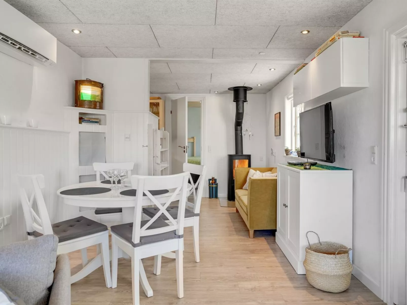 "Sazur" - 75m from the sea-Inside