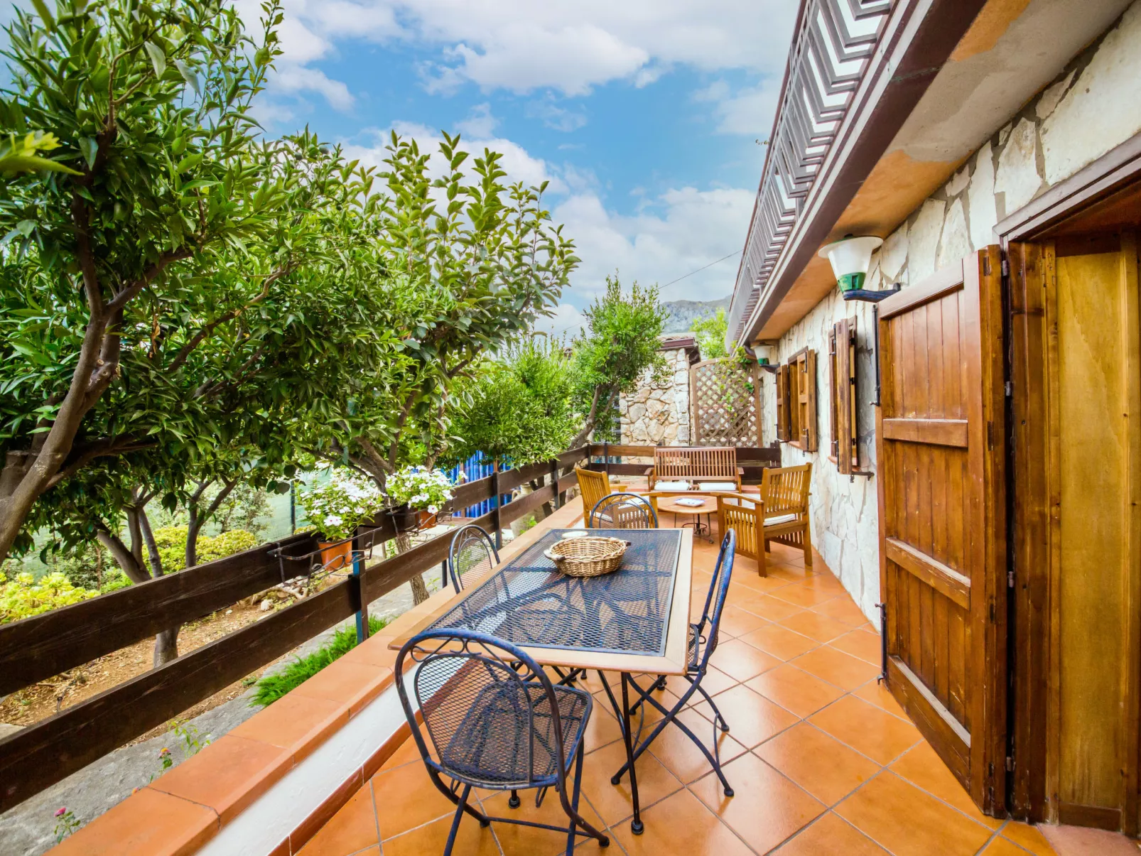 Edera di Patrizia-Outside