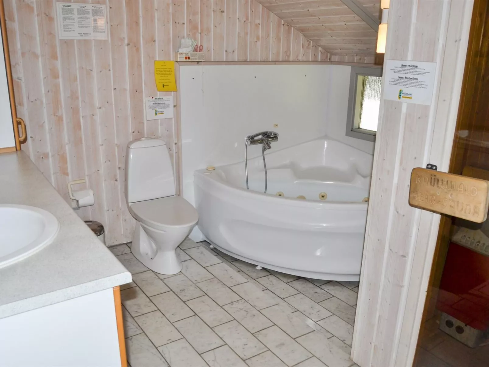 "Vivan" - 3.8km from the sea-Inside