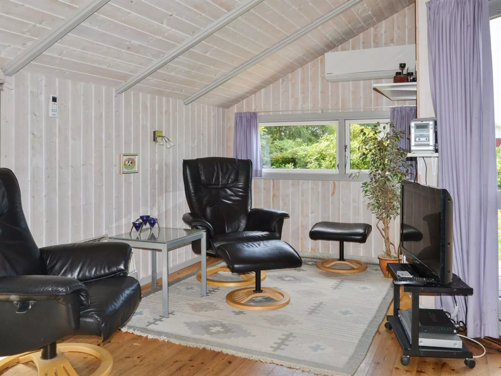 "Vivan" - 3.8km from the sea-Inside
