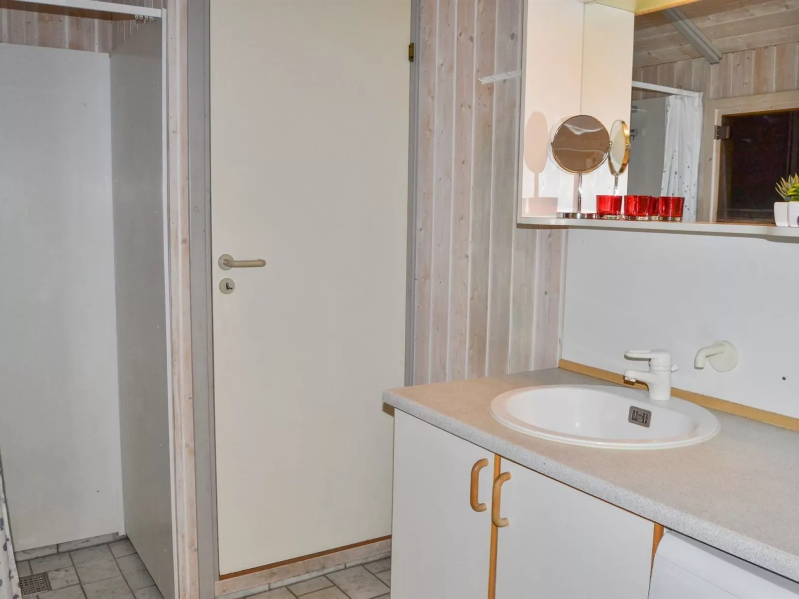 "Vivan" - 3.8km from the sea-Inside
