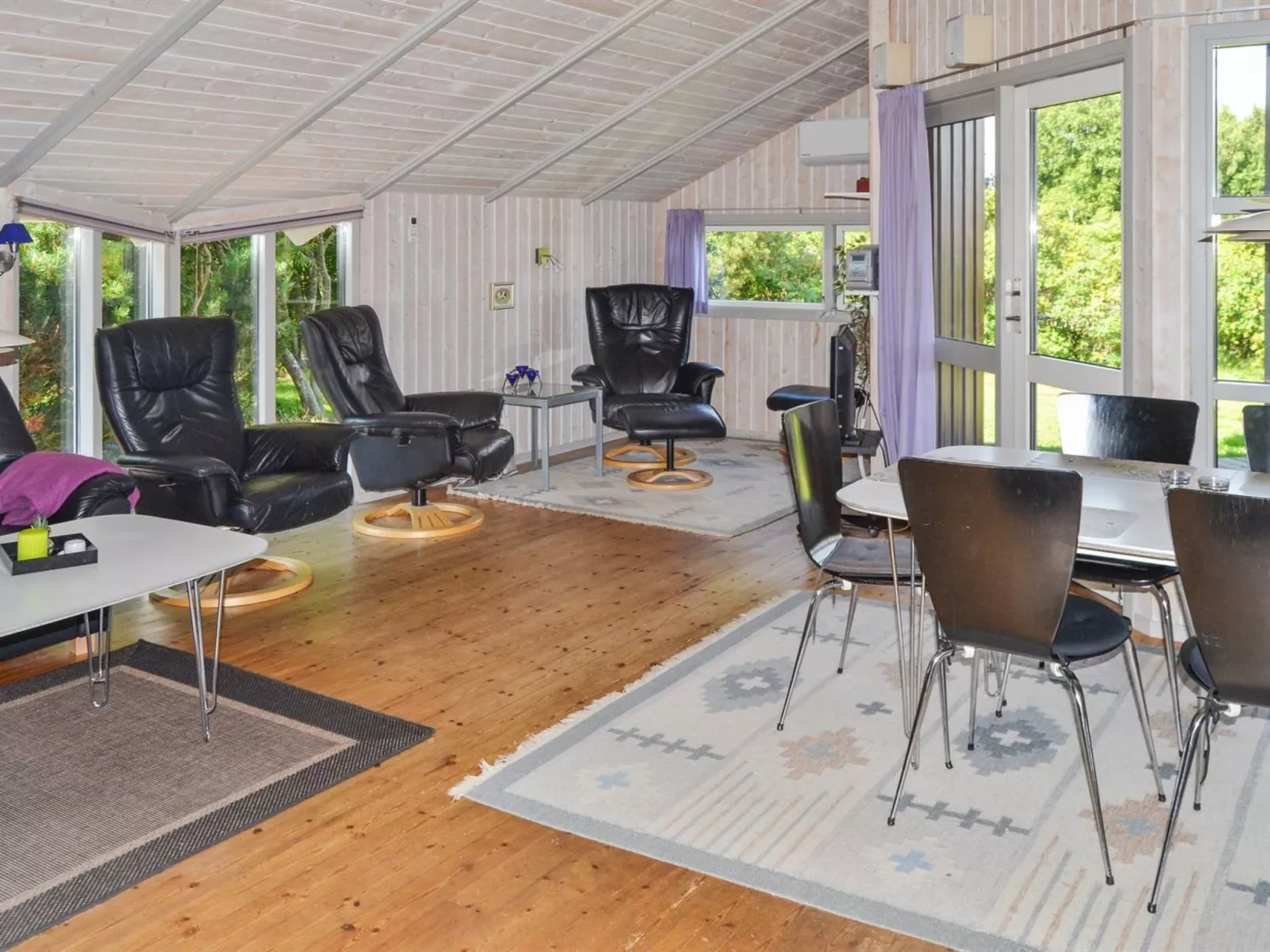 "Vivan" - 3.8km from the sea-Inside