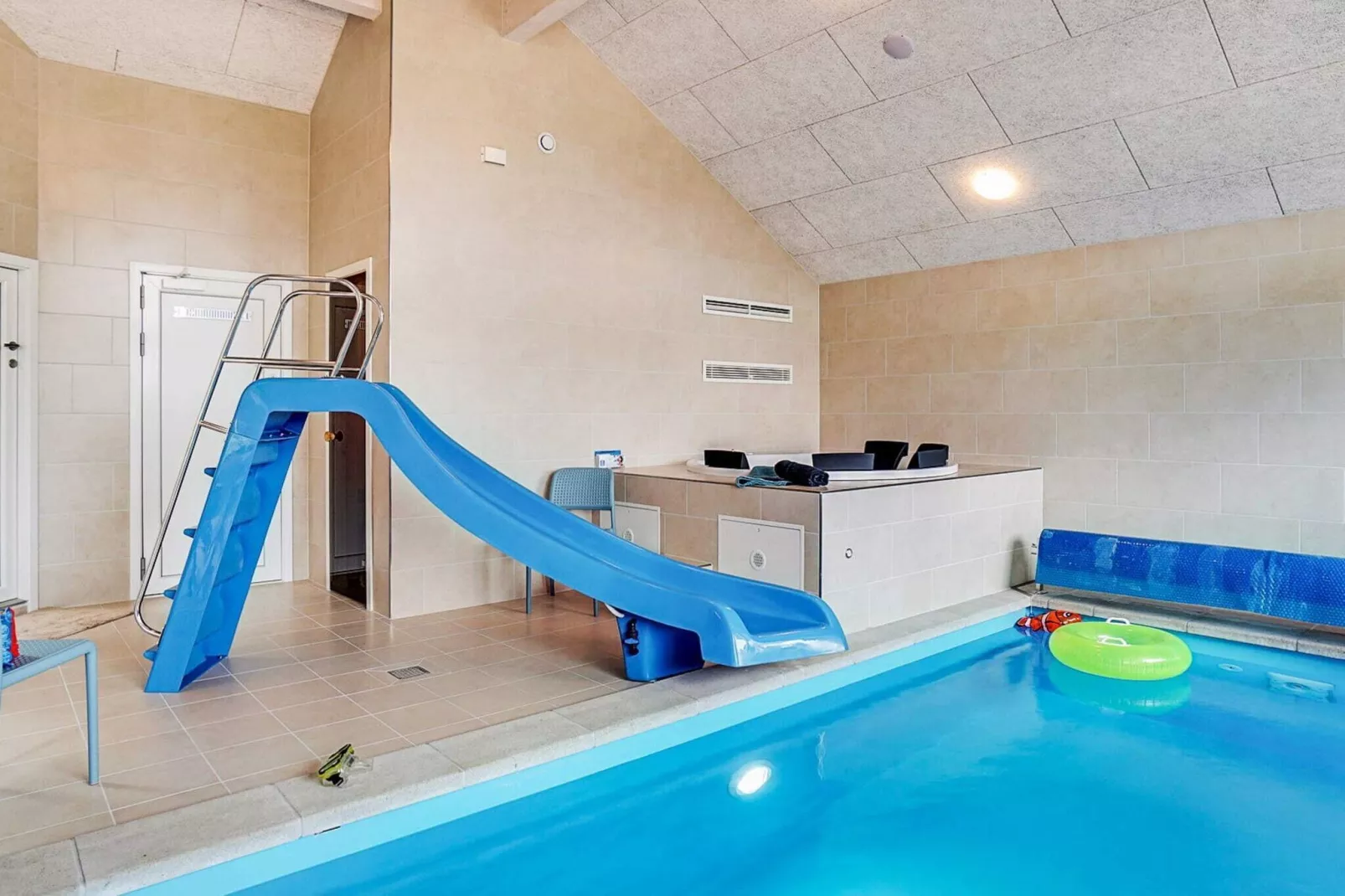 14 Personen Ferienhaus in Vejby-Schwimmbad