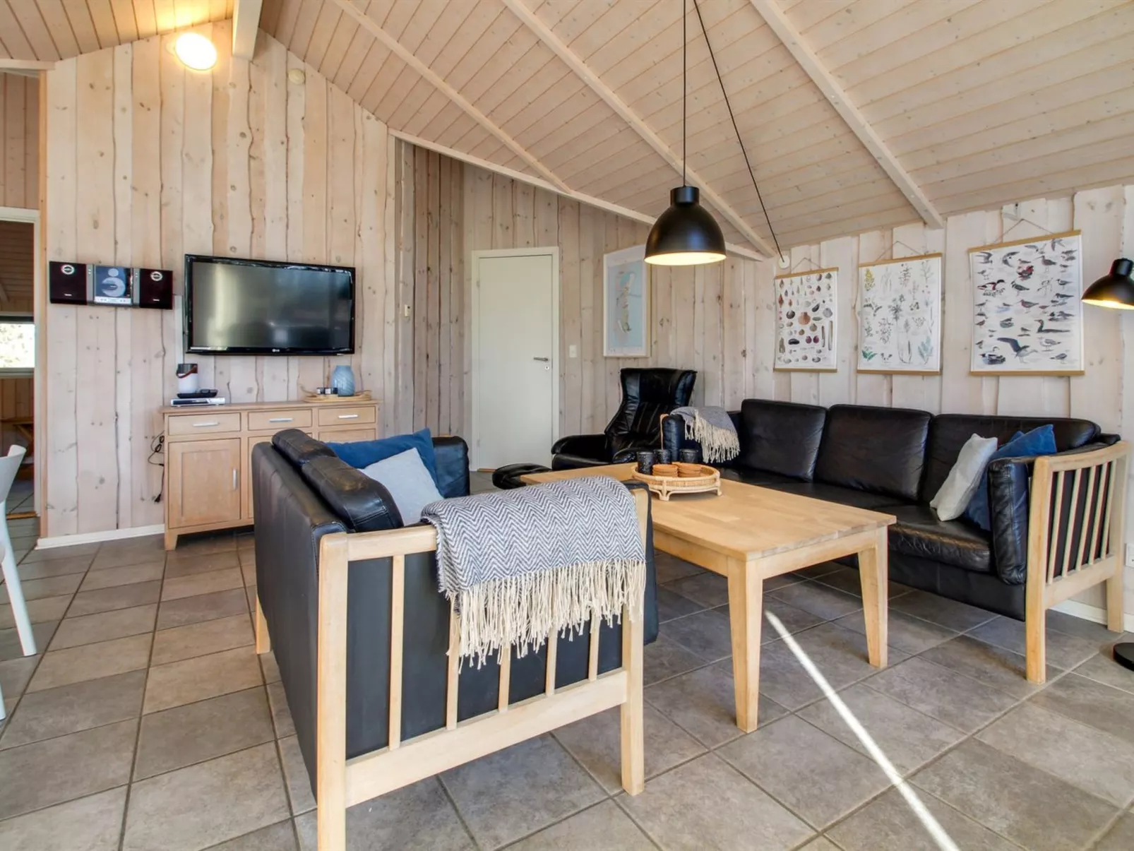 "Svenny" - 800m from the sea-Inside