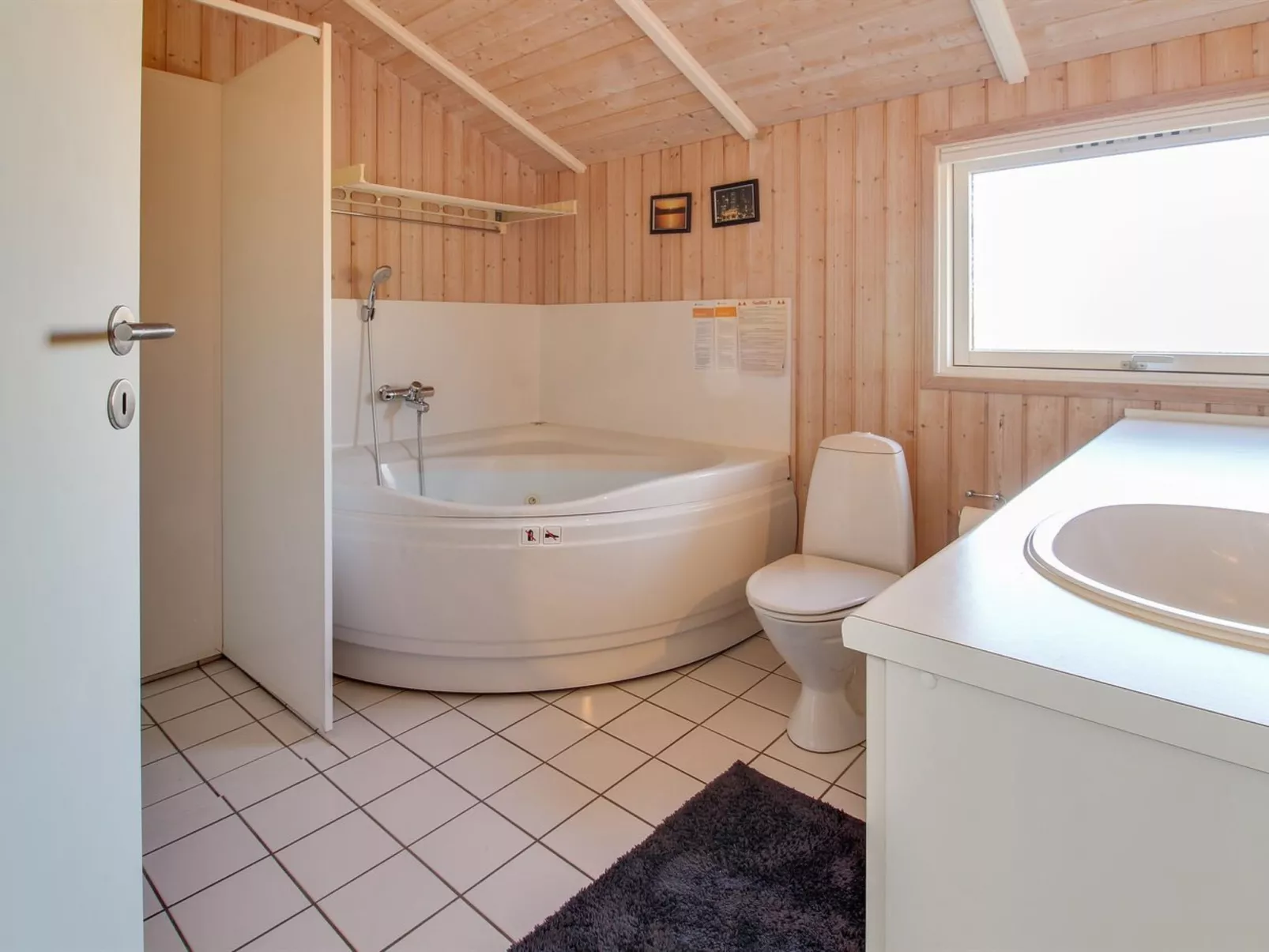 "Abiorn" - 2.5km from the sea-Inside