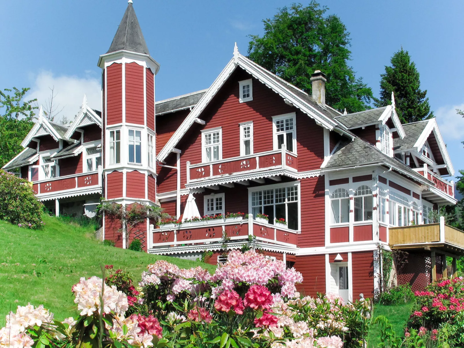 Villa Lorna-Outside