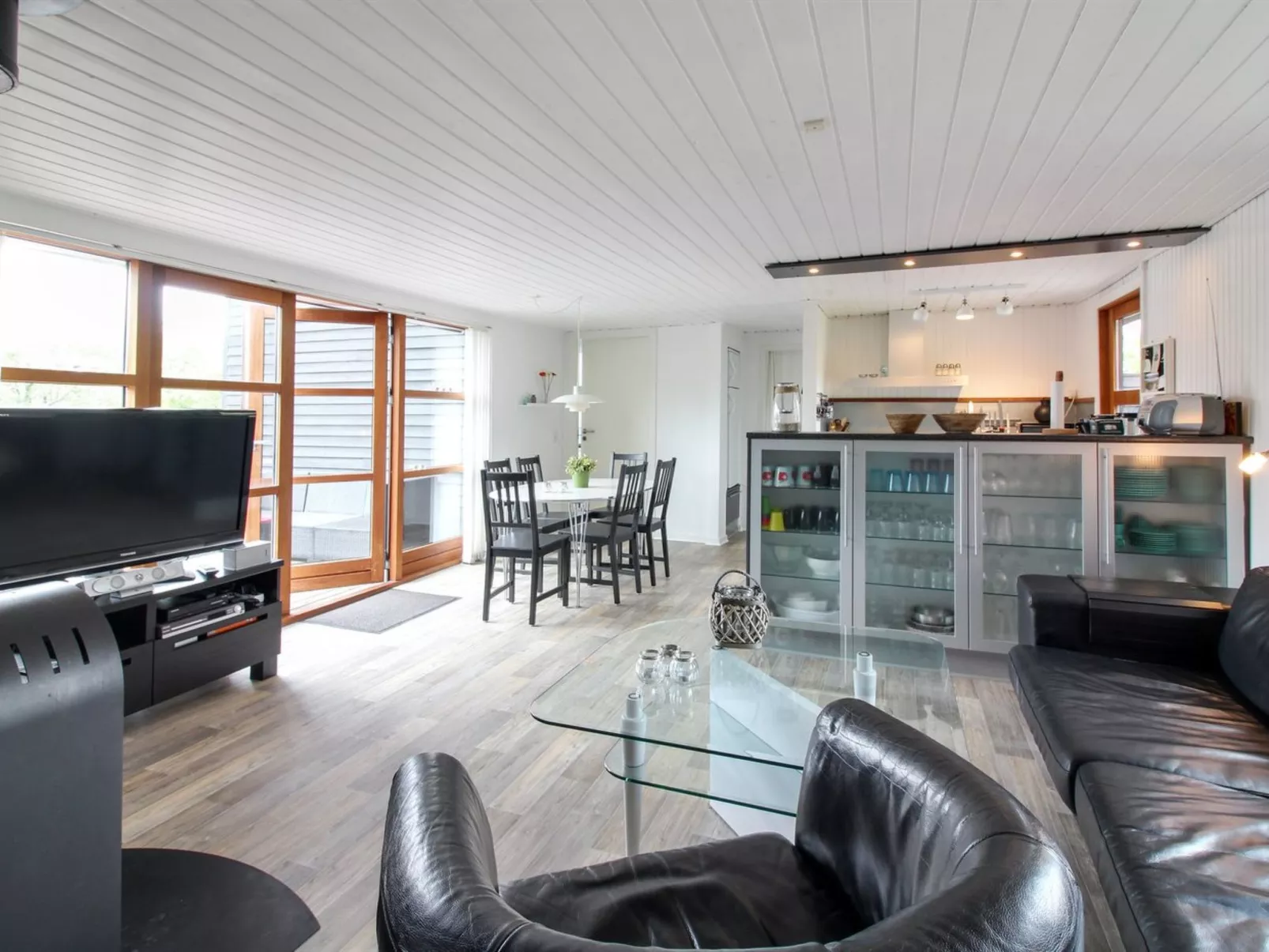 "Grubbe" - 600m from the sea-Drinnen