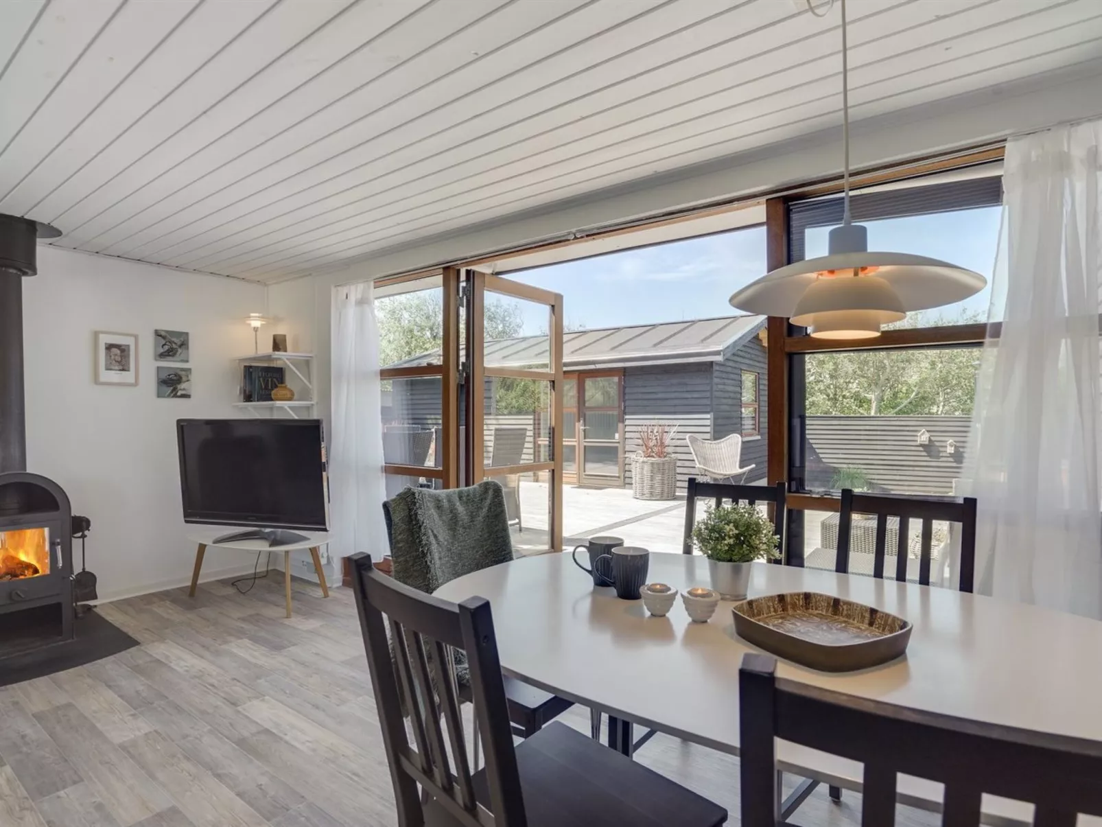 "Grubbe" - 600m from the sea-Drinnen