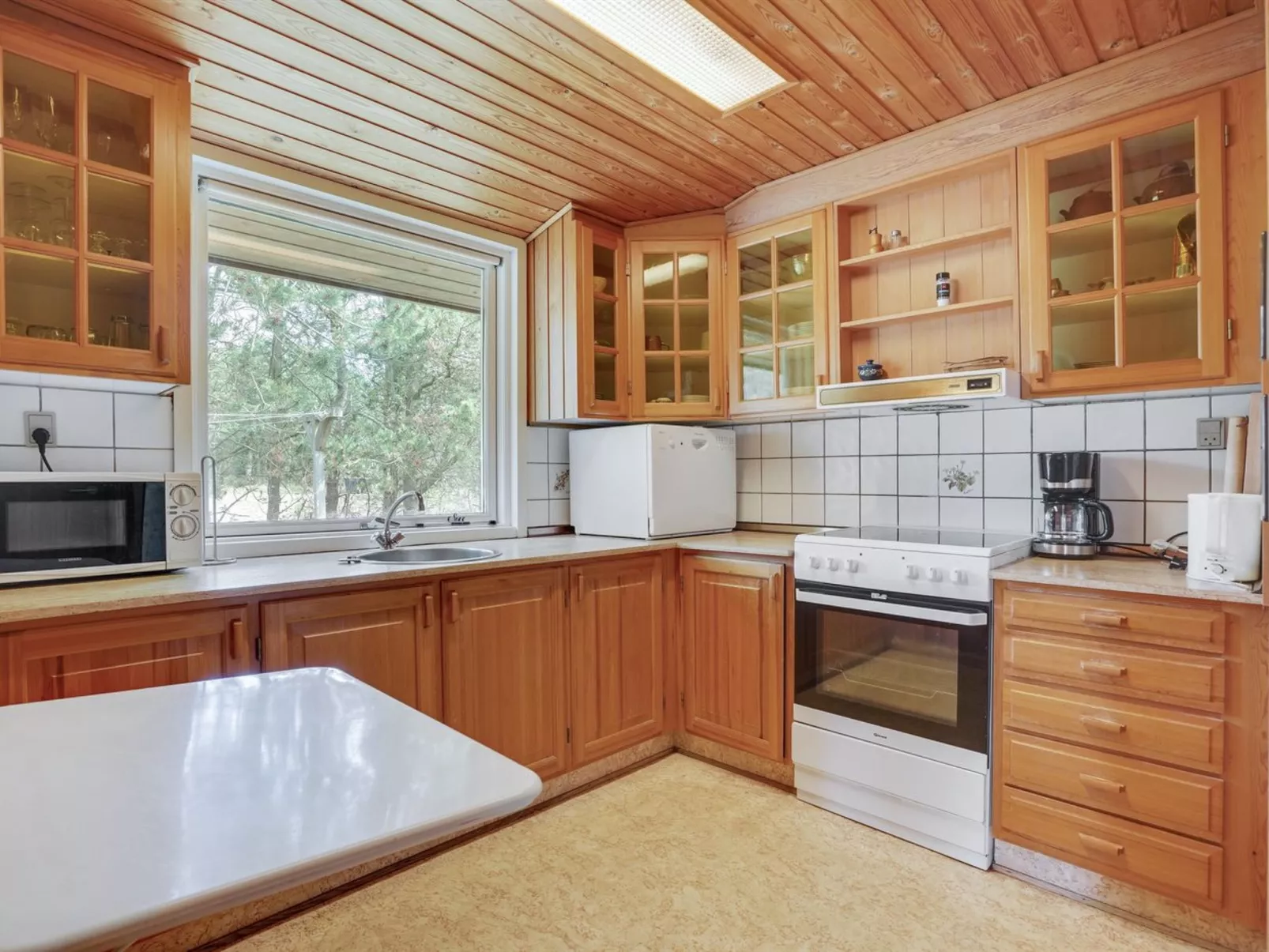 "Asmara" - 200m from the sea-Drinnen