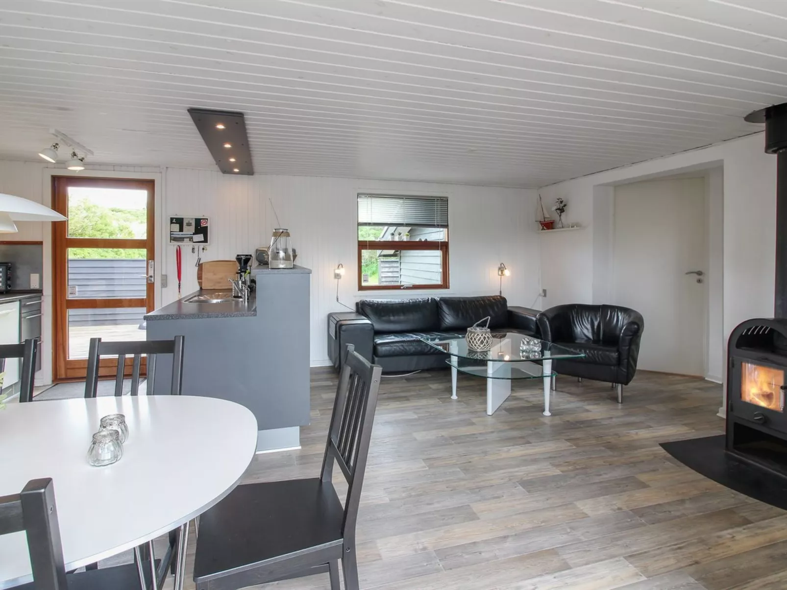"Grubbe" - 600m from the sea-Drinnen