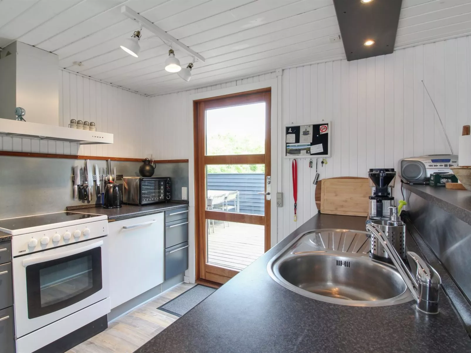 "Grubbe" - 600m from the sea-Drinnen