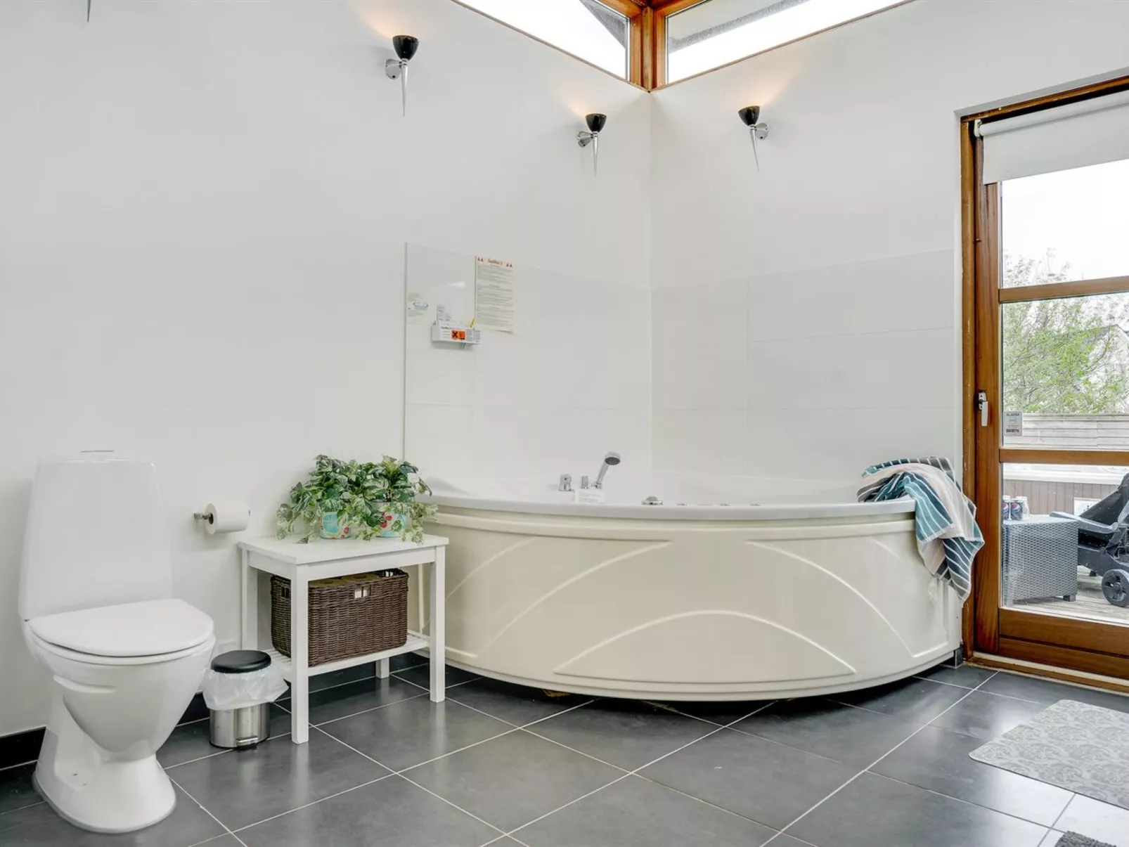 "Grubbe" - 600m from the sea-Drinnen