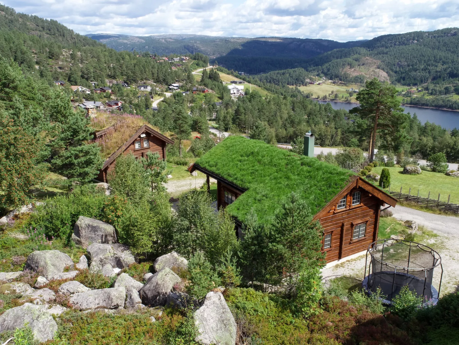Annebu (SOW090)-Outside