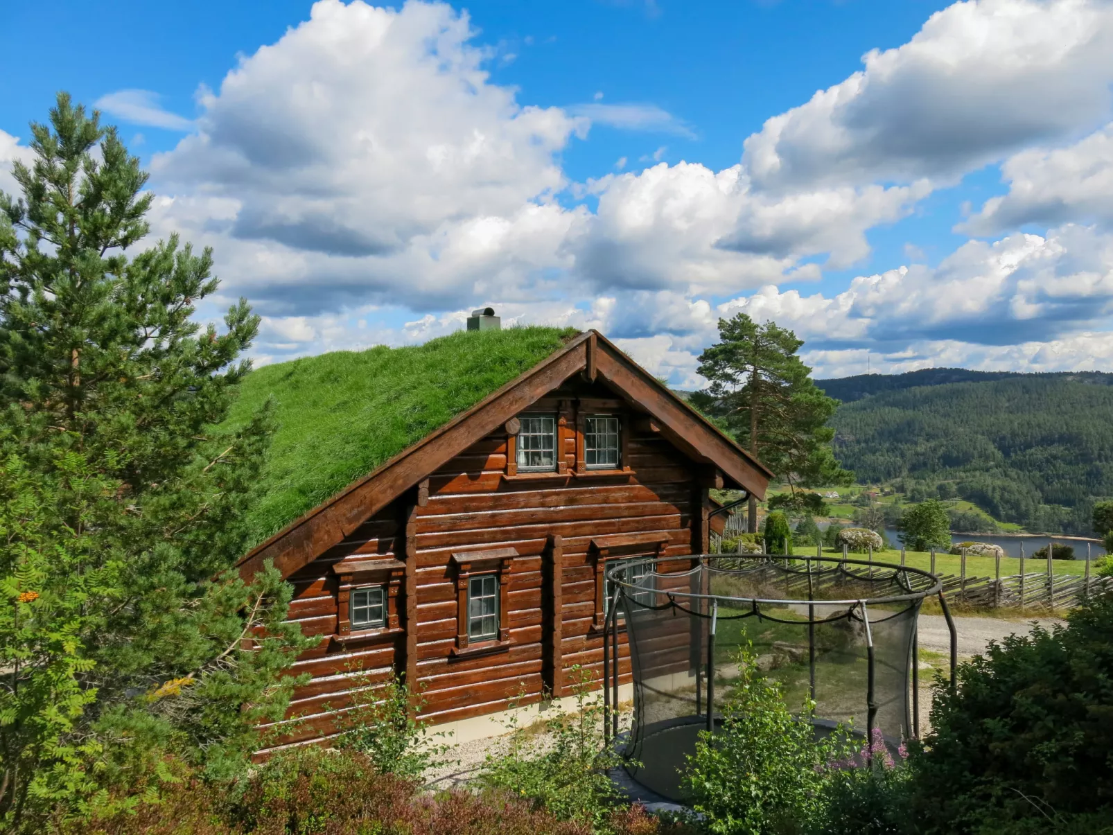 Annebu (SOW090)-Outside