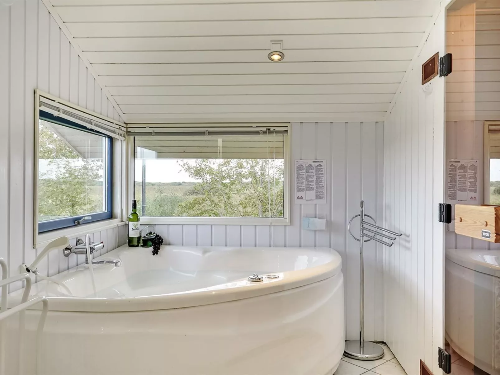 "Isulf" - 400m from the sea-Inside