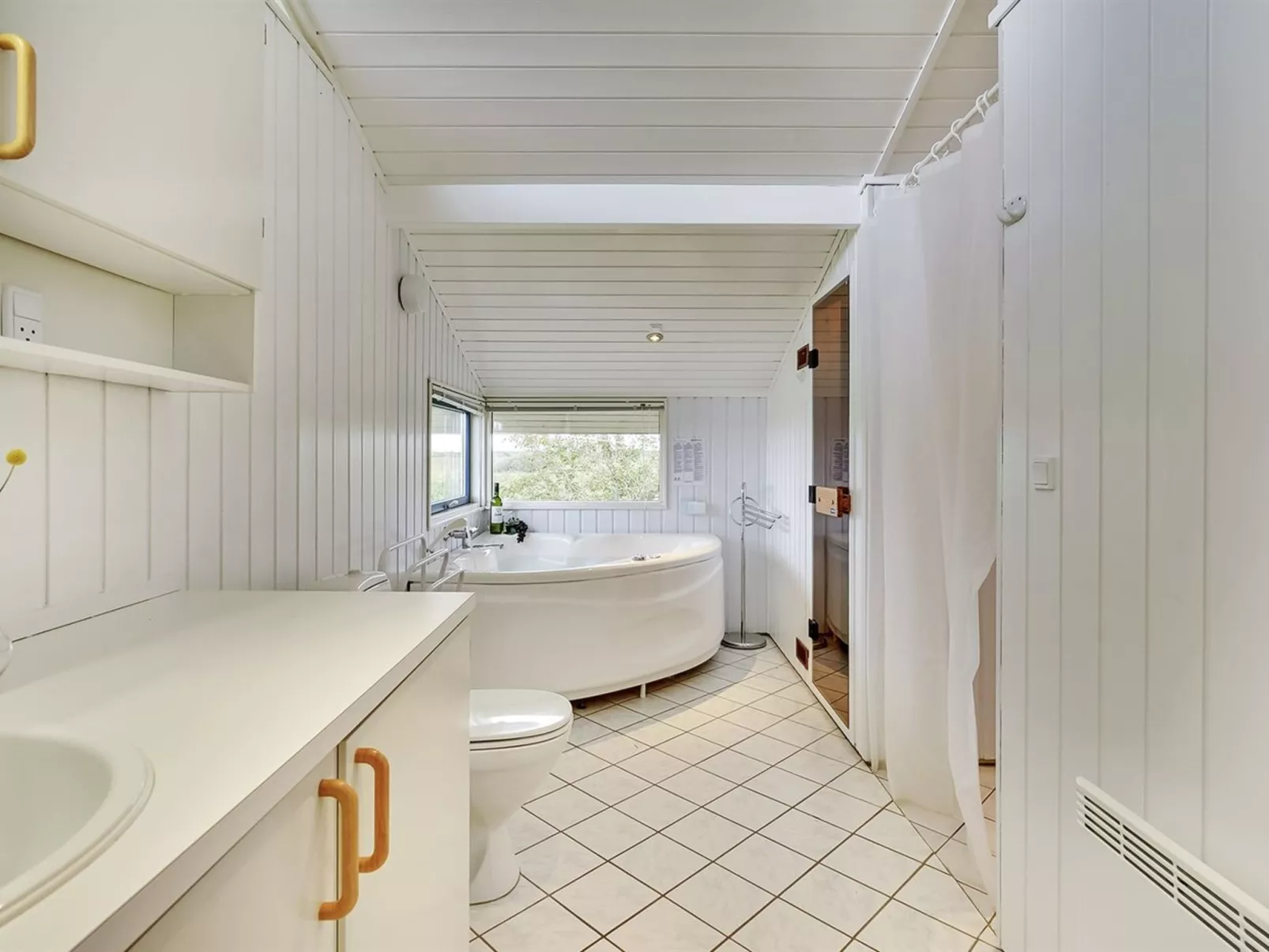 "Isulf" - 400m from the sea-Inside