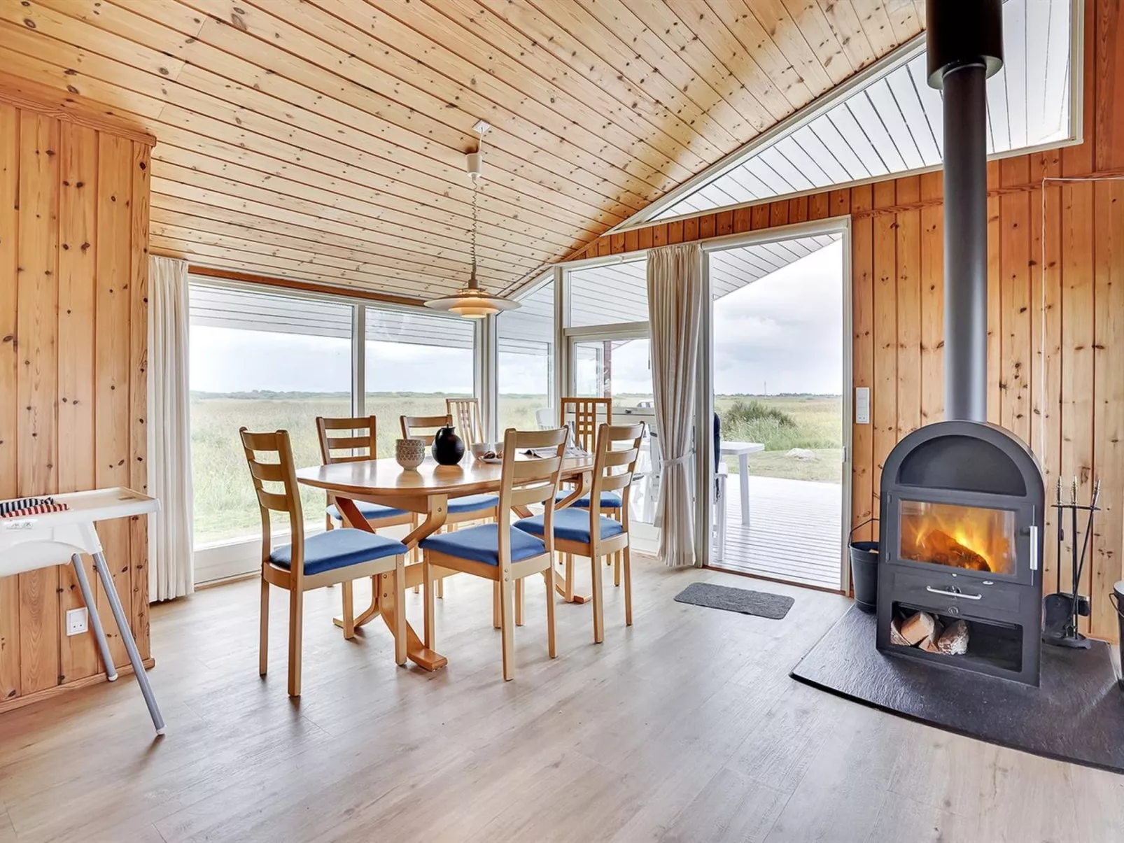 "Isulf" - 400m from the sea-Inside