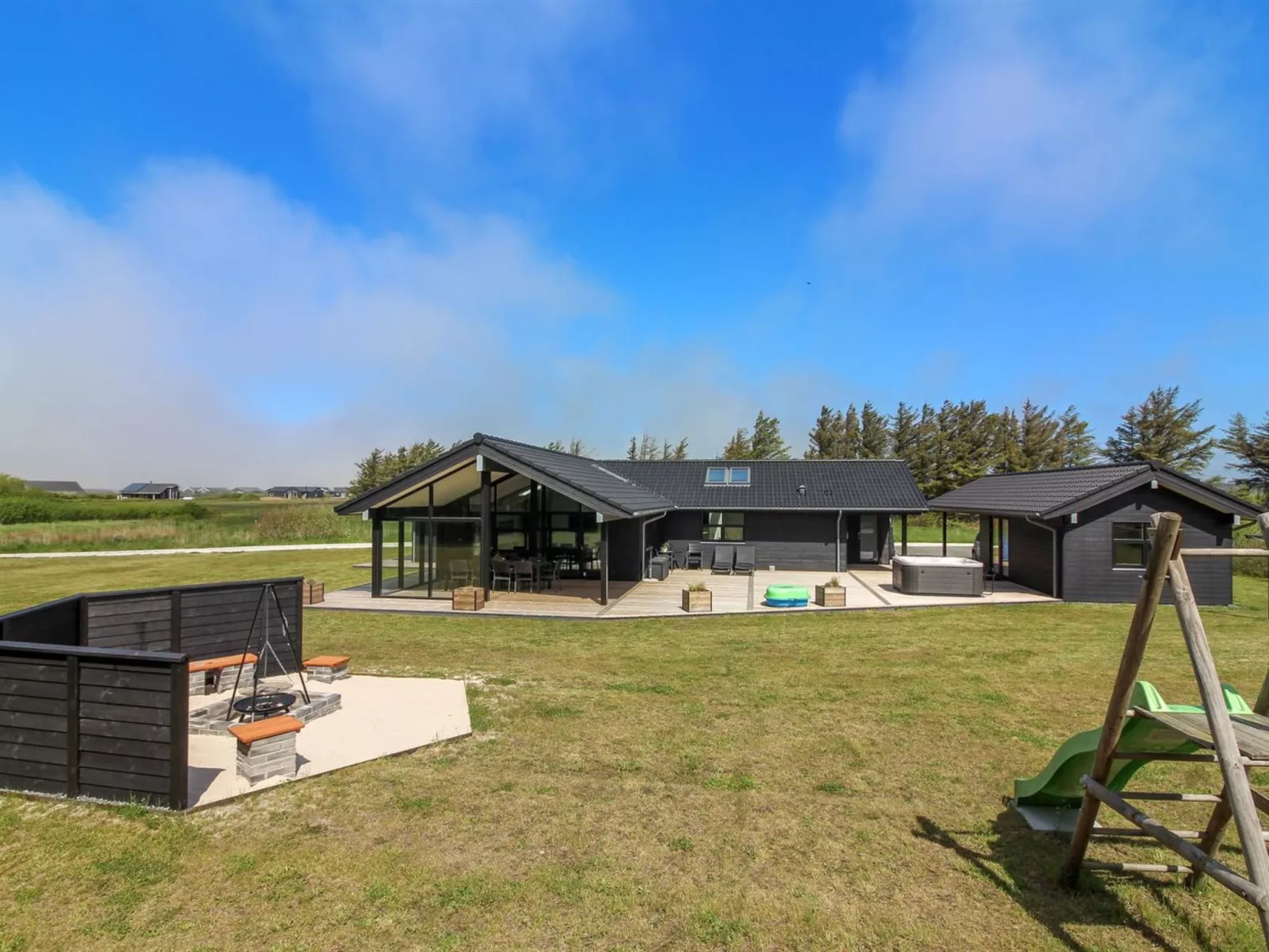 "Amitola" - 700m from the sea-Outside