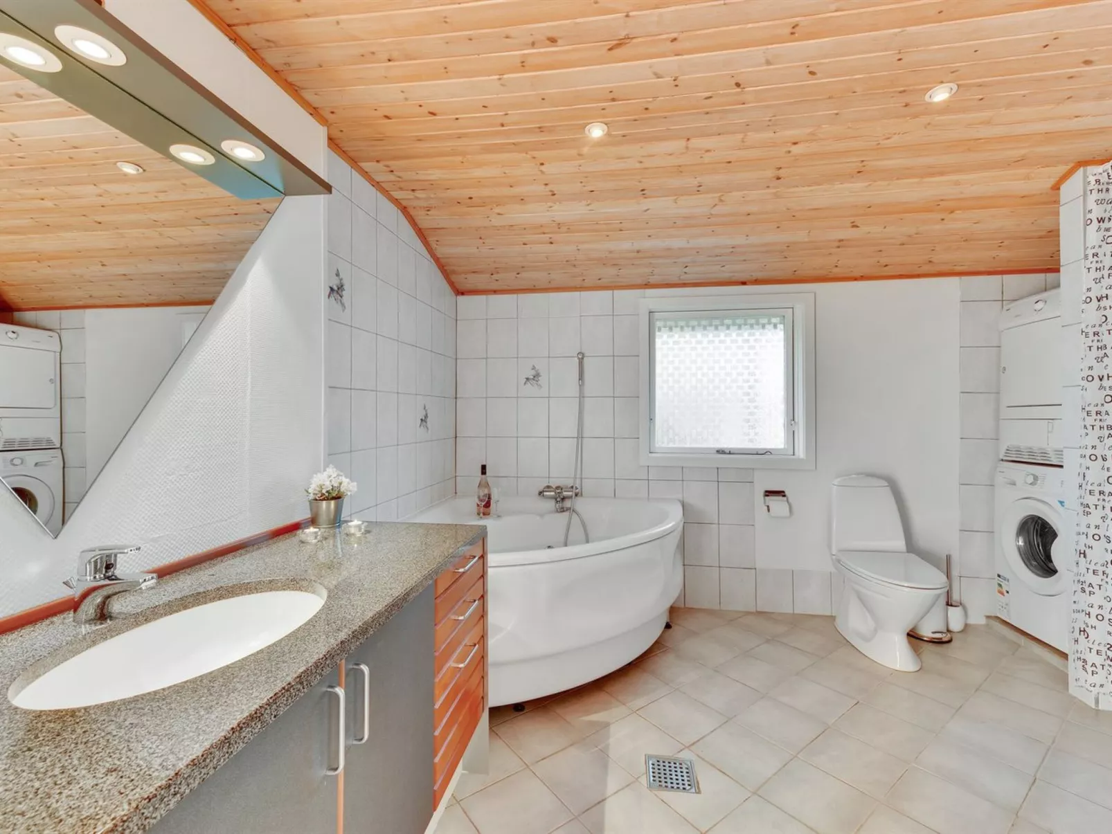 "Evi" - 400m to the inlet-Inside