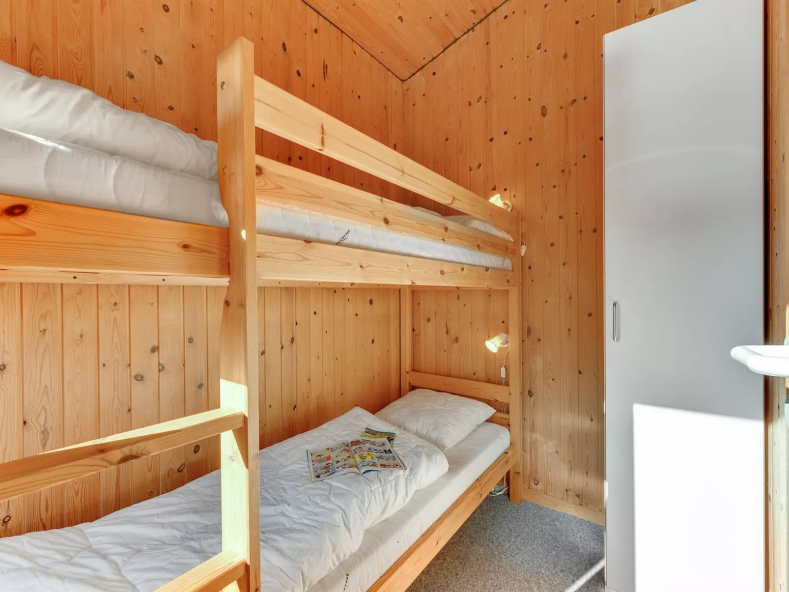 "Evi" - 400m to the inlet-Inside