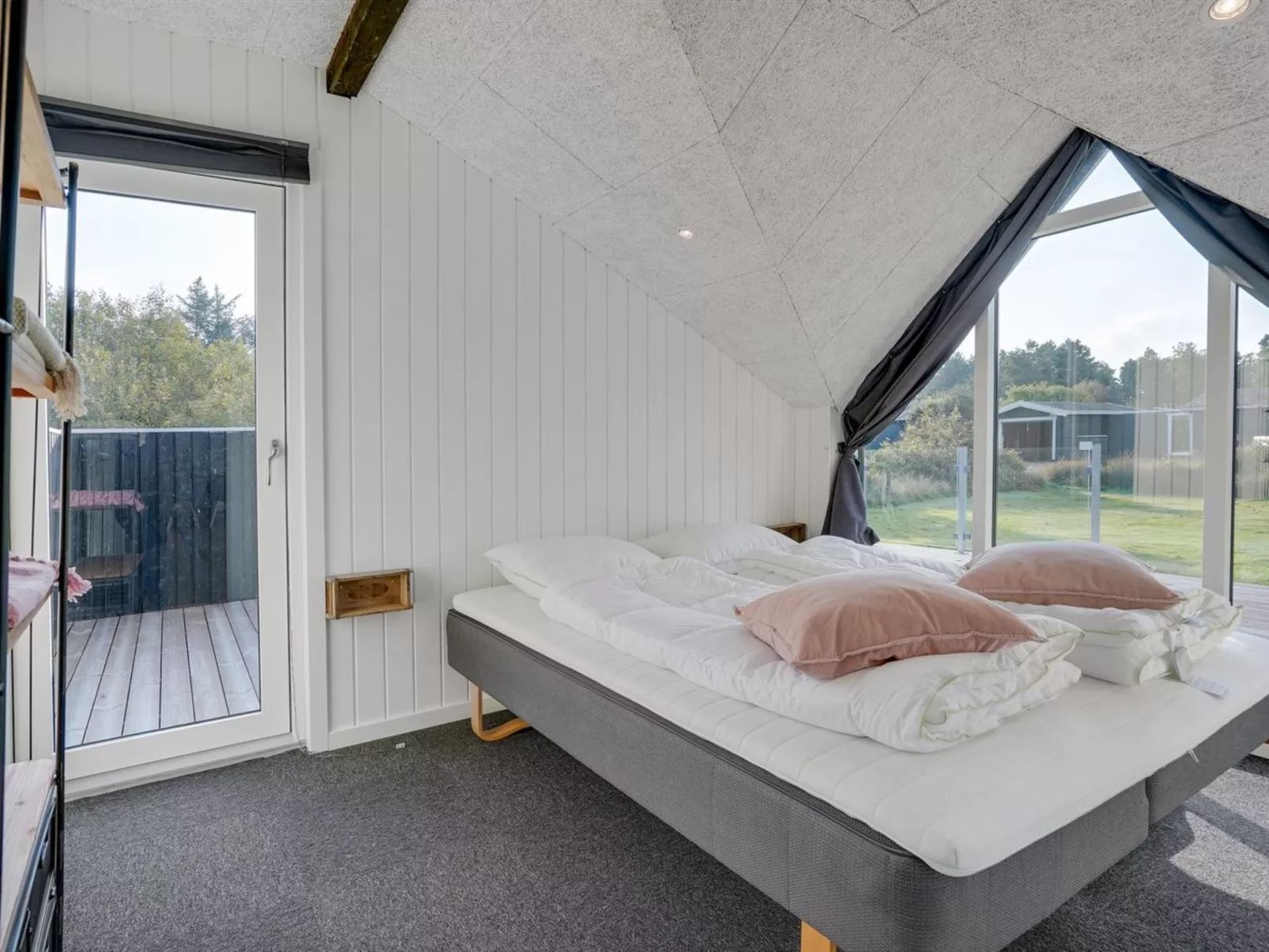 "Ellenora" - 1km from the sea-Inside