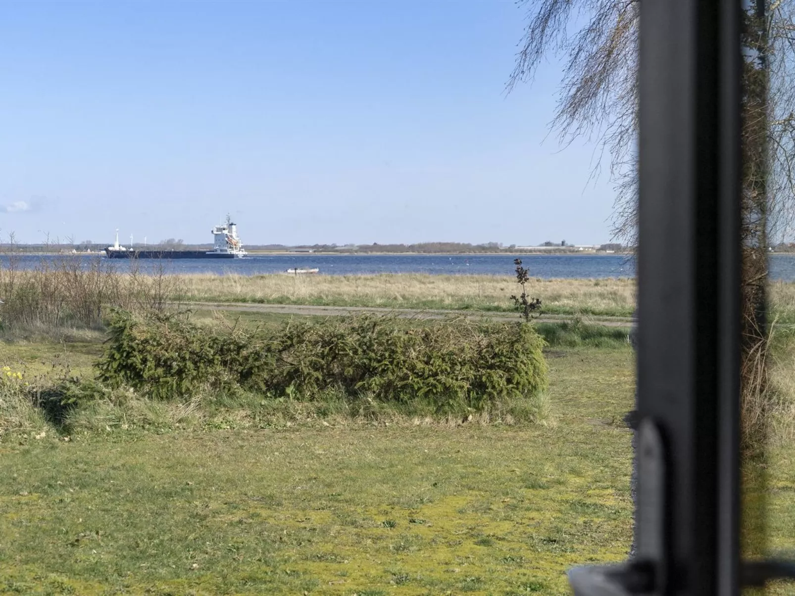"Tayana" - 75m to the inlet-Outside