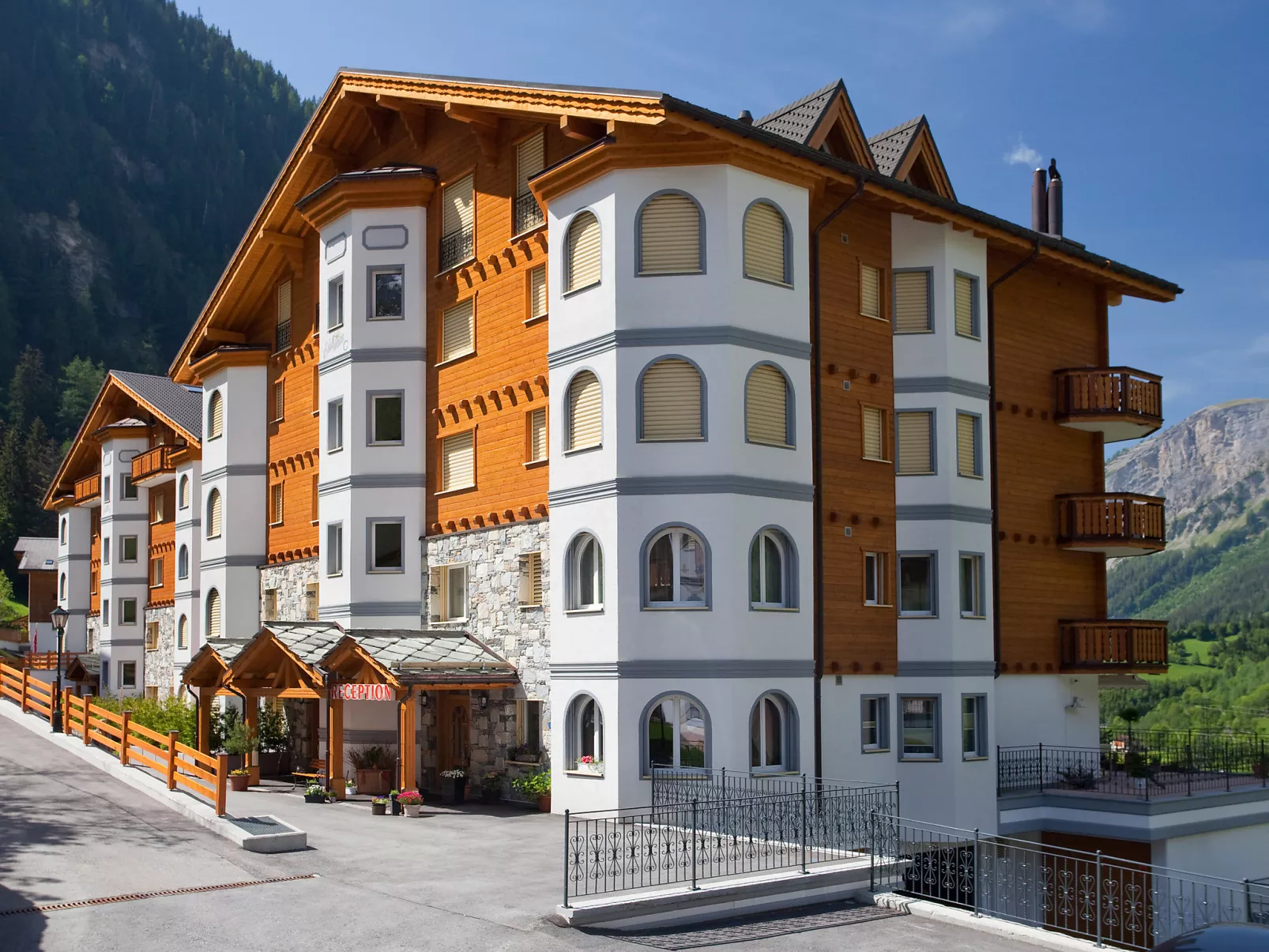 Edelweiss A-Outside