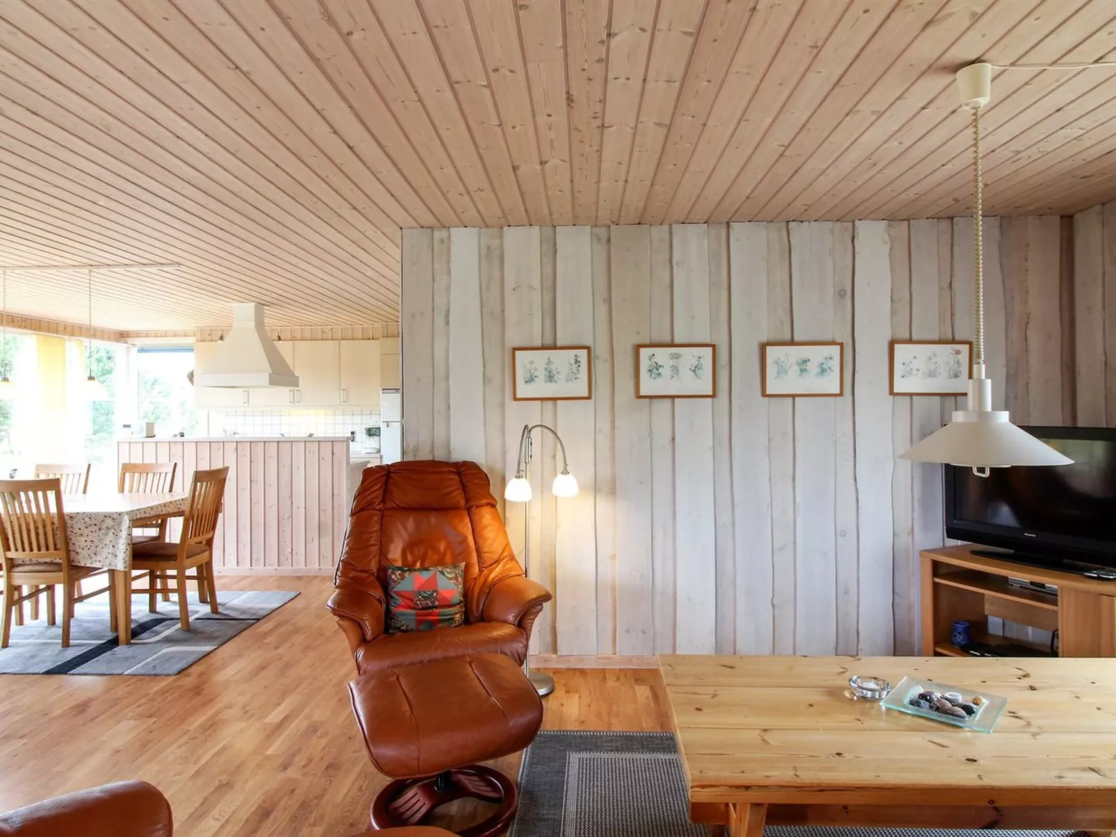 "Juste" - 2.2km from the sea-Drinnen