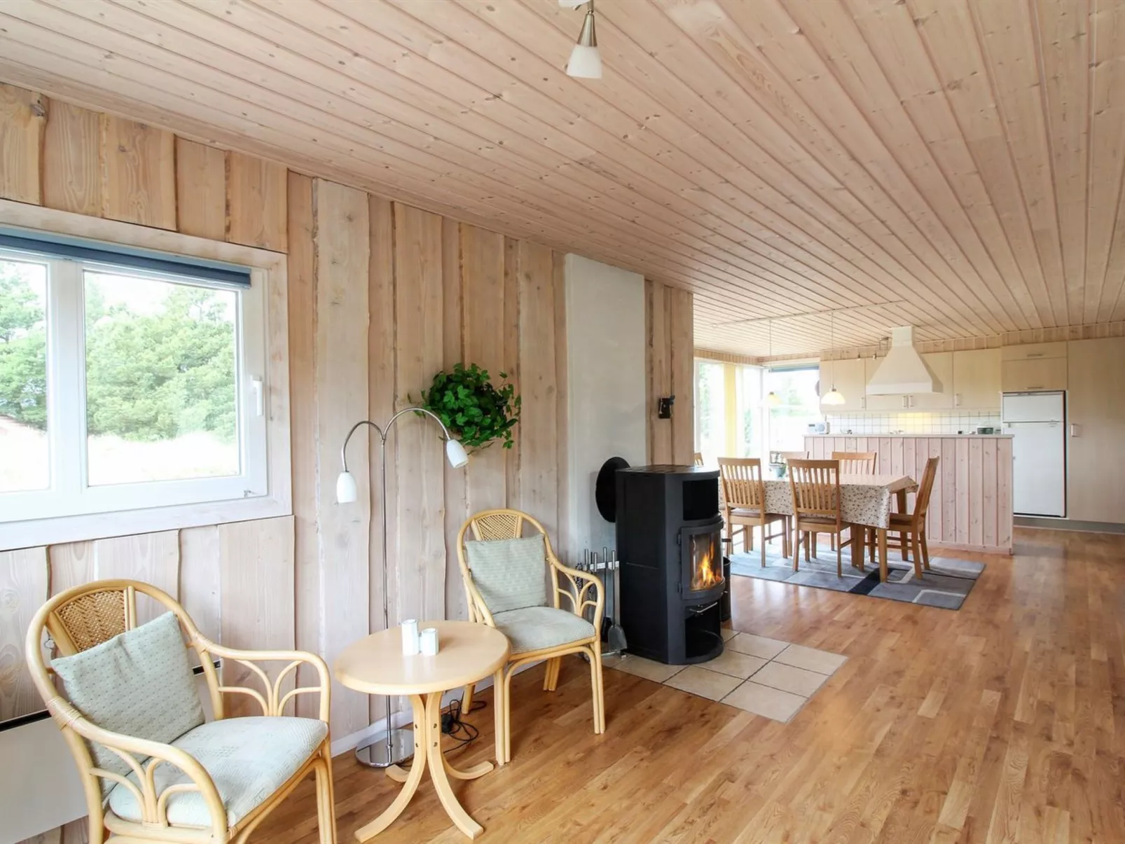 "Juste" - 2.2km from the sea-Drinnen