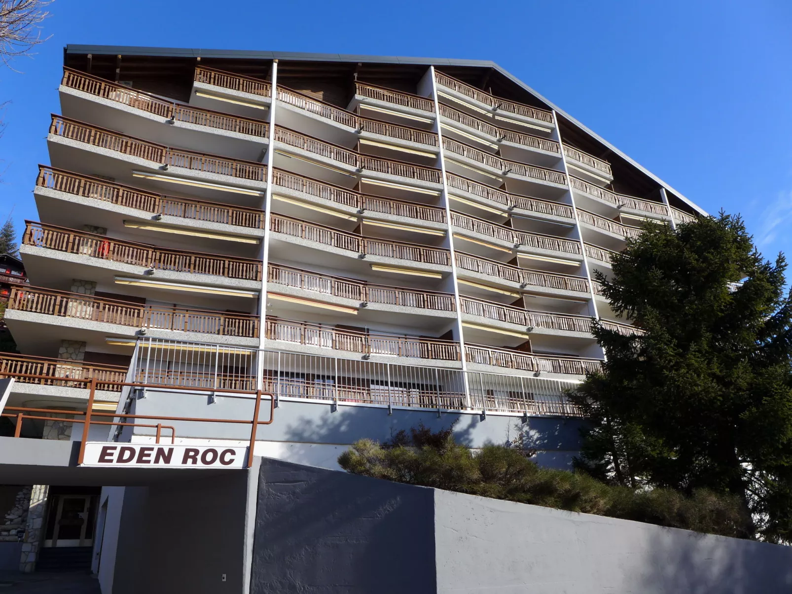Eden Roc 29-Outside