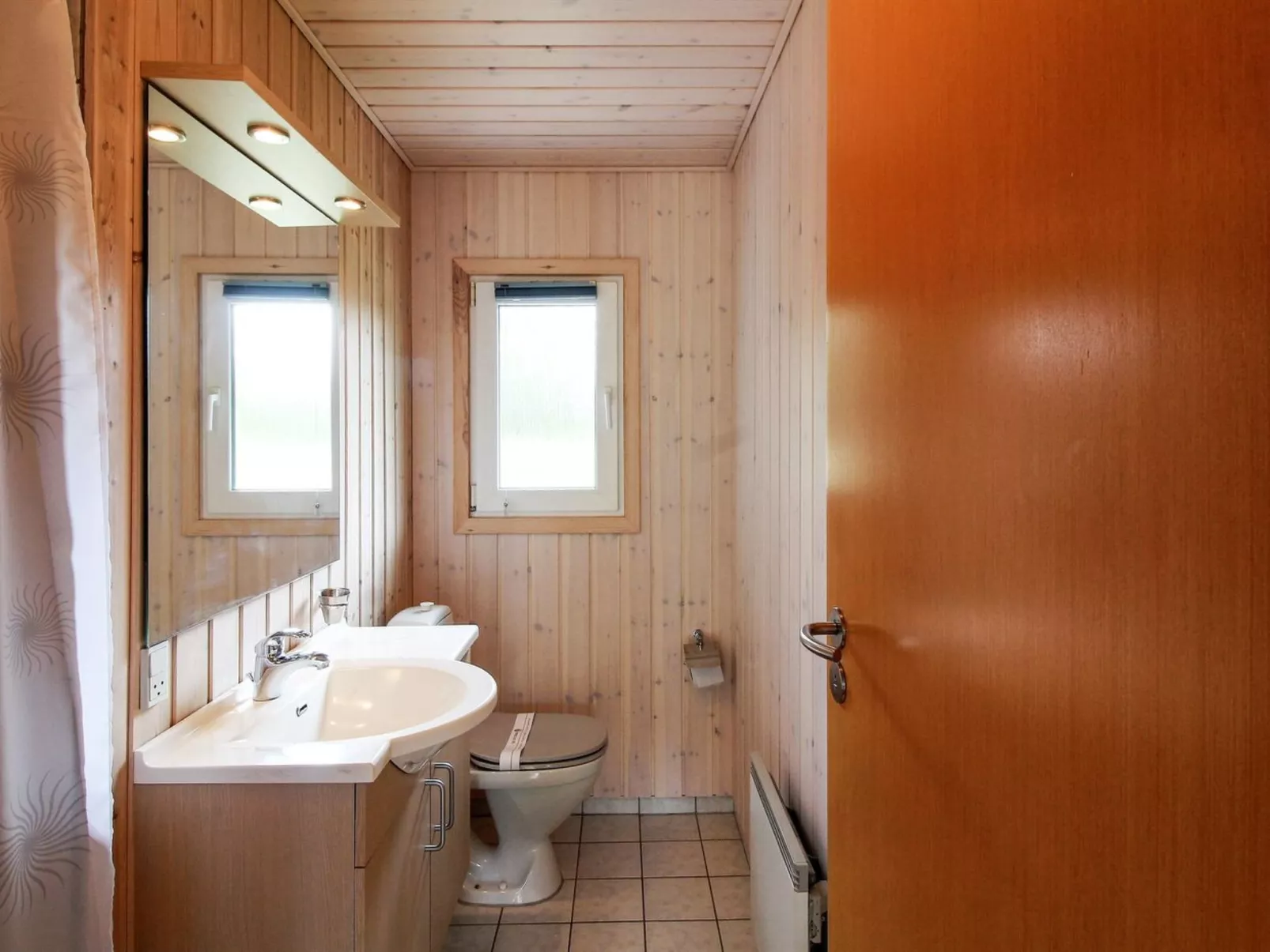 "Juste" - 2.2km from the sea-Drinnen