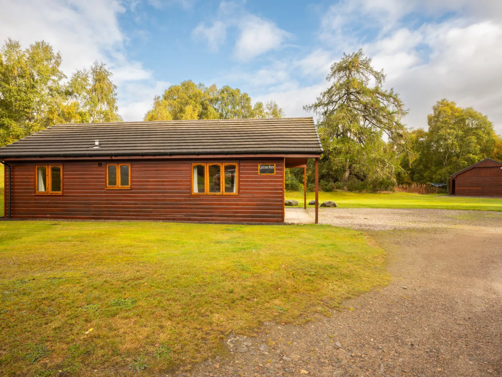 Loch Meiklie 3 bed-Outside