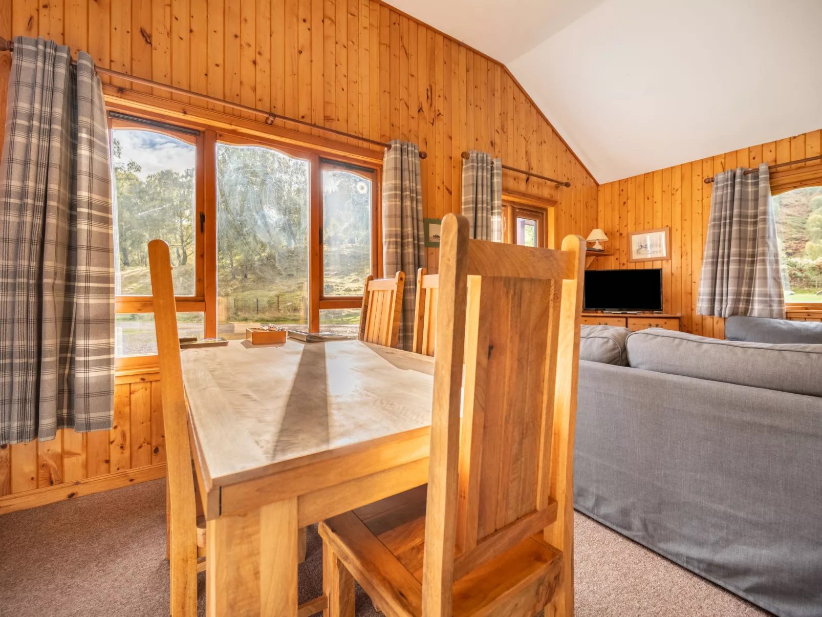 Loch Meiklie 3 bed-Inside
