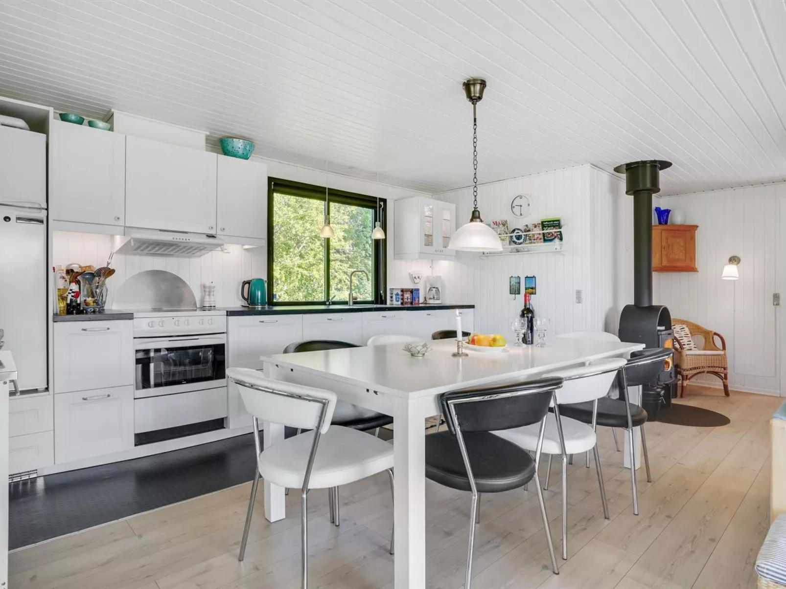"Tona" - 300m from the sea