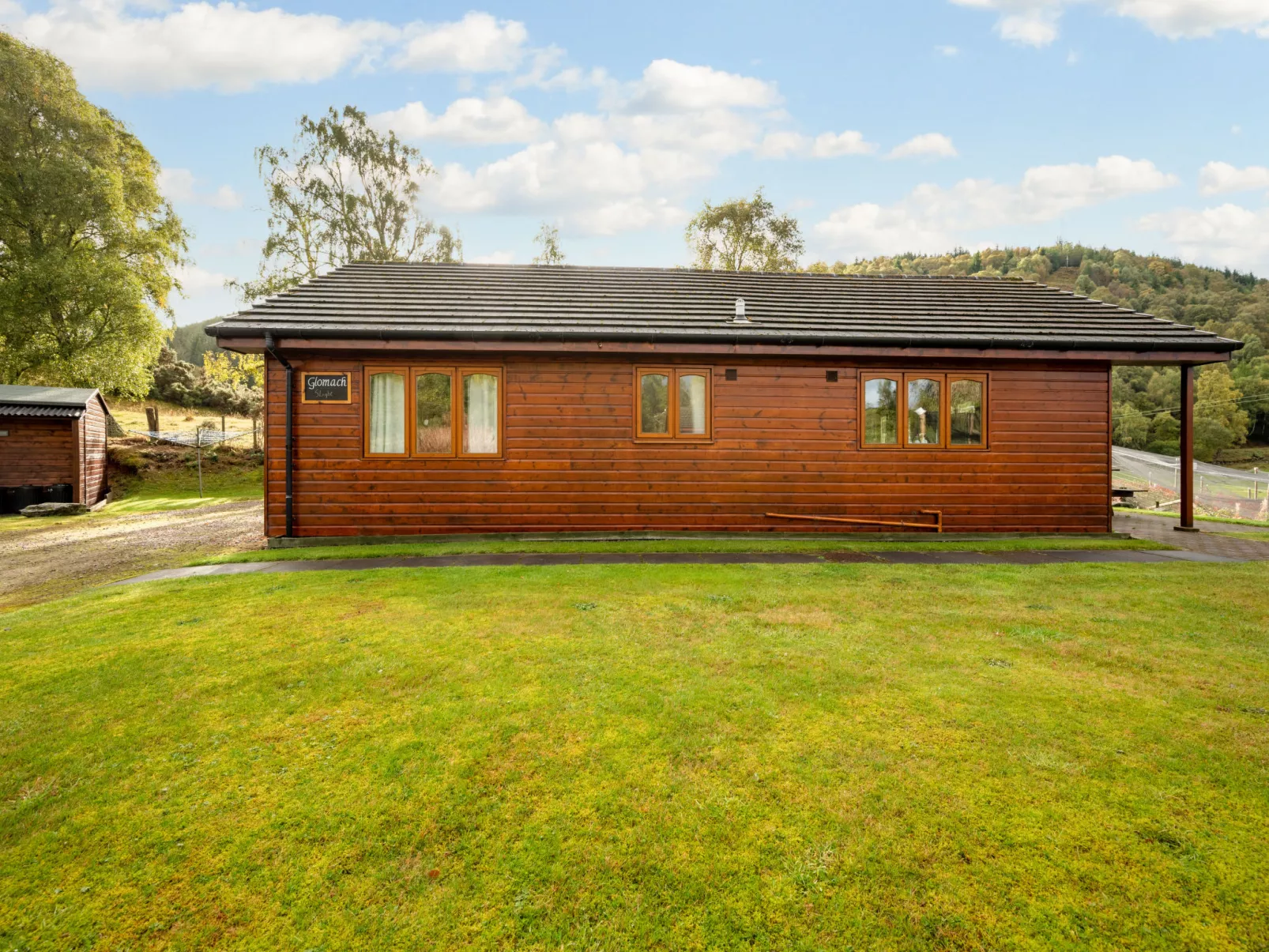 Loch Meilke 2 Bed-Outside