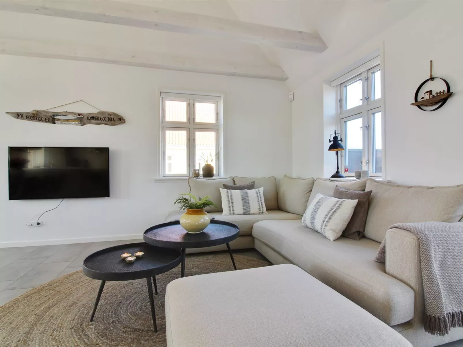 "Gine" - 1.5km from the sea-Inside